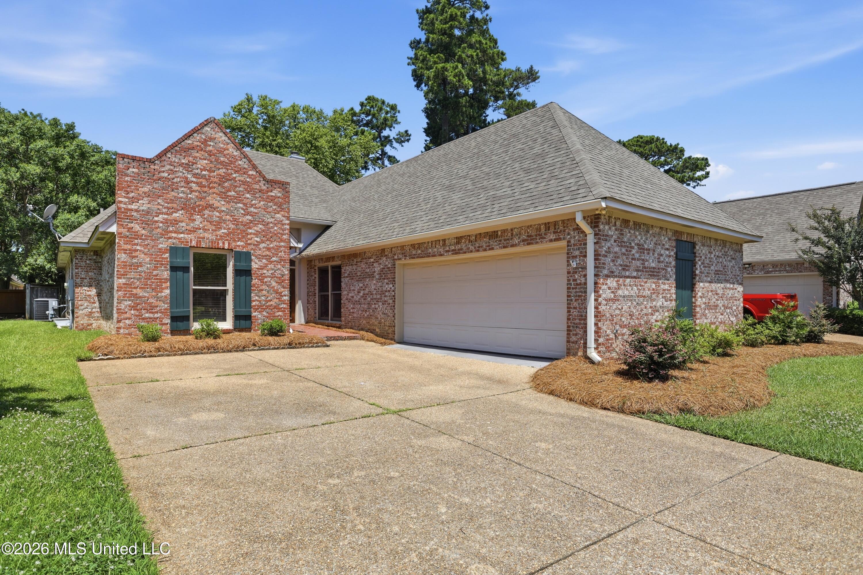 707 Versailles Drive Property Photo 2