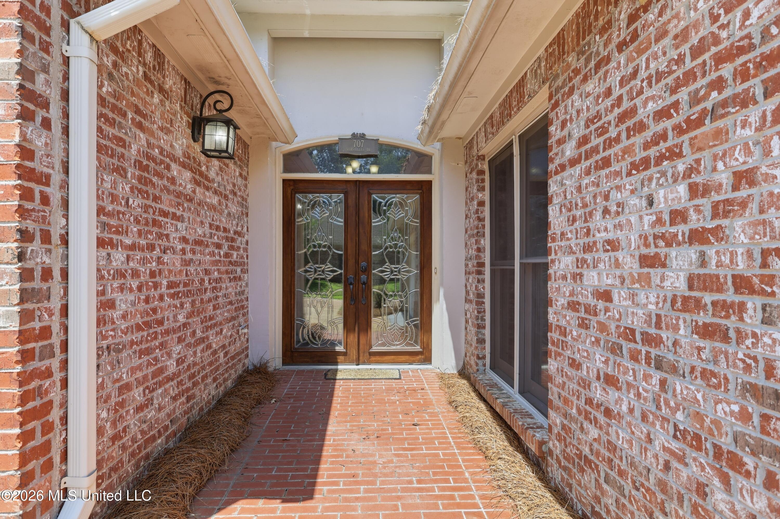 707 Versailles Drive Property Photo 3