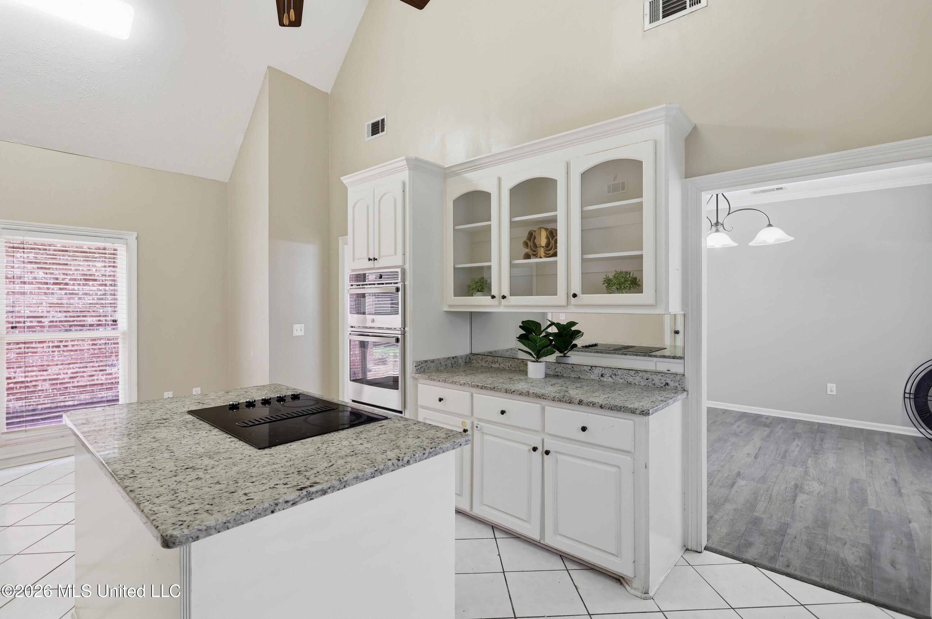 707 Versailles Drive Property Photo 10