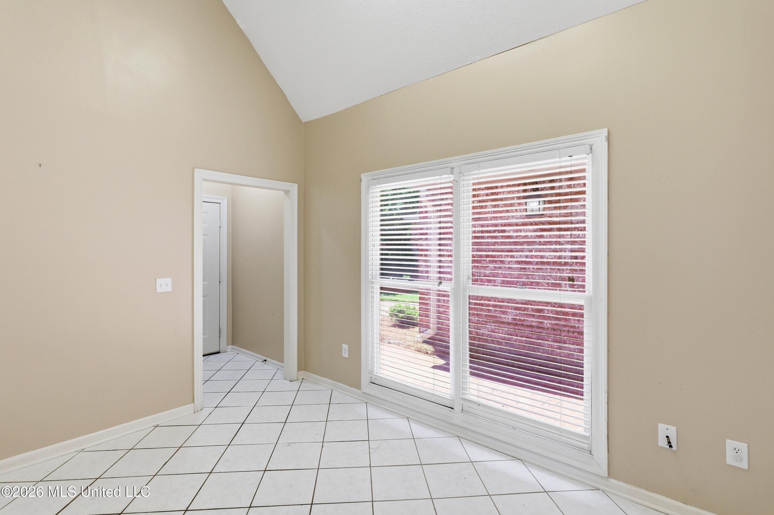 707 Versailles Drive Property Photo 12