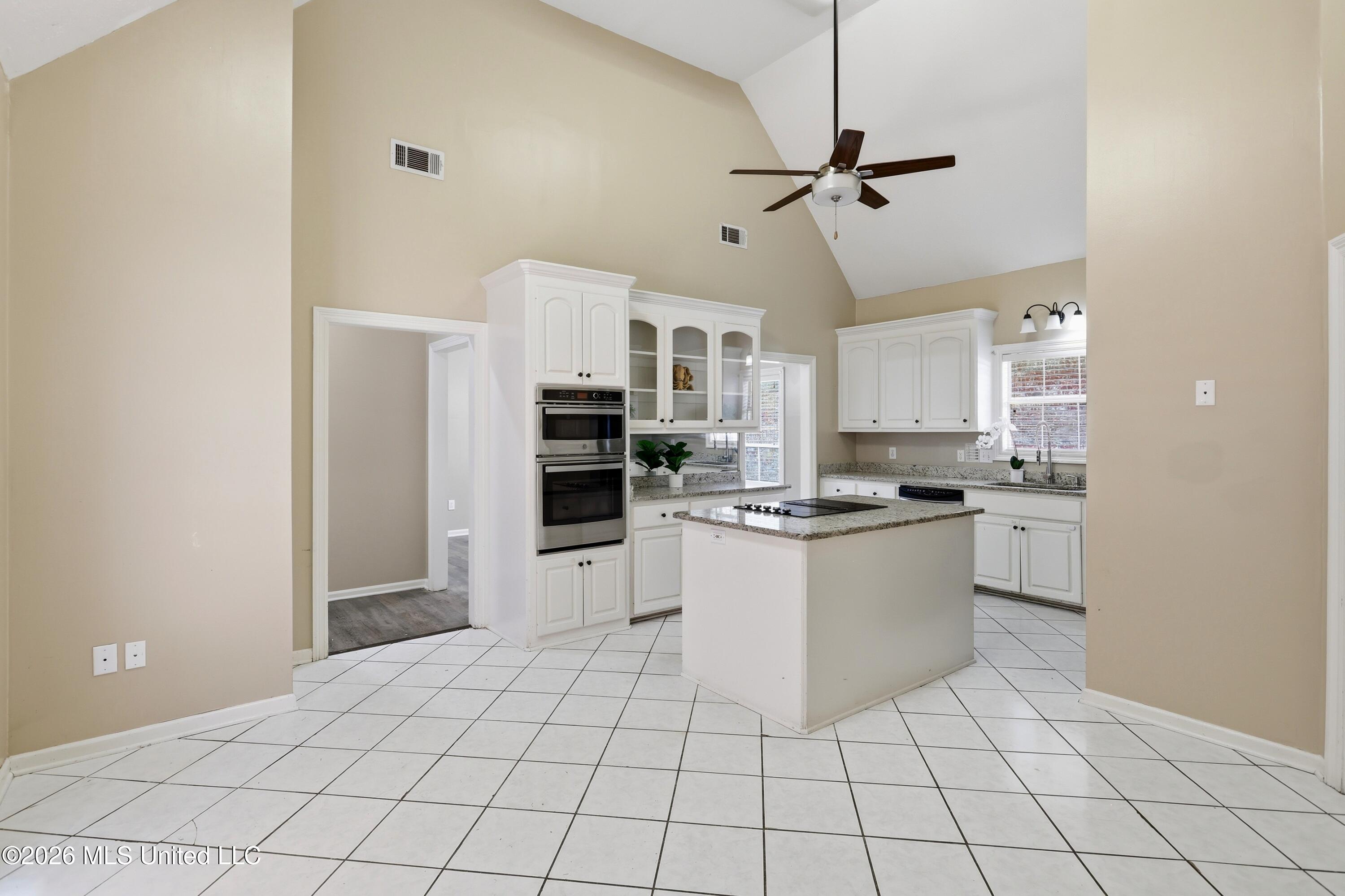707 Versailles Drive Property Photo 13