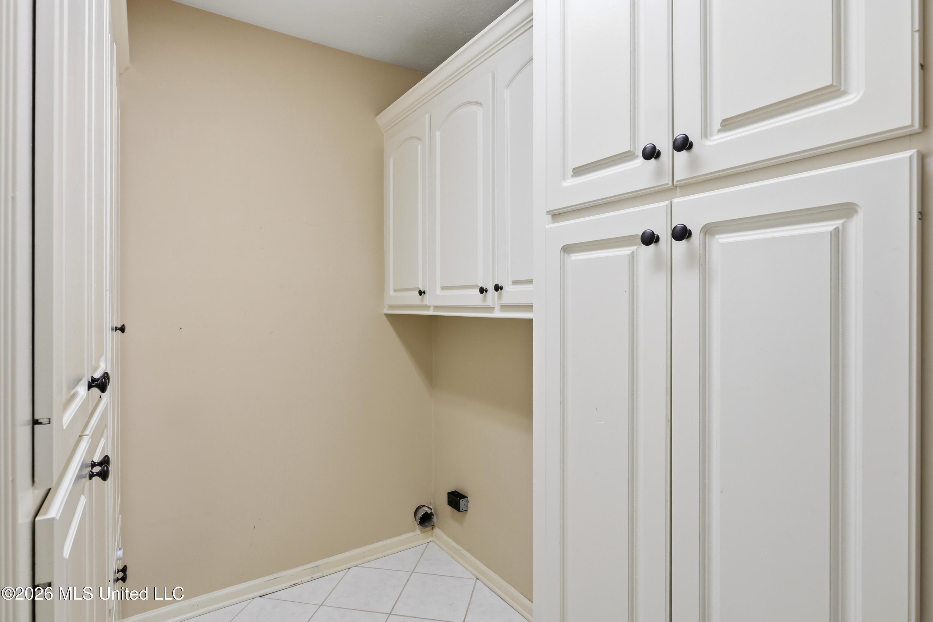 707 Versailles Drive Property Photo 14