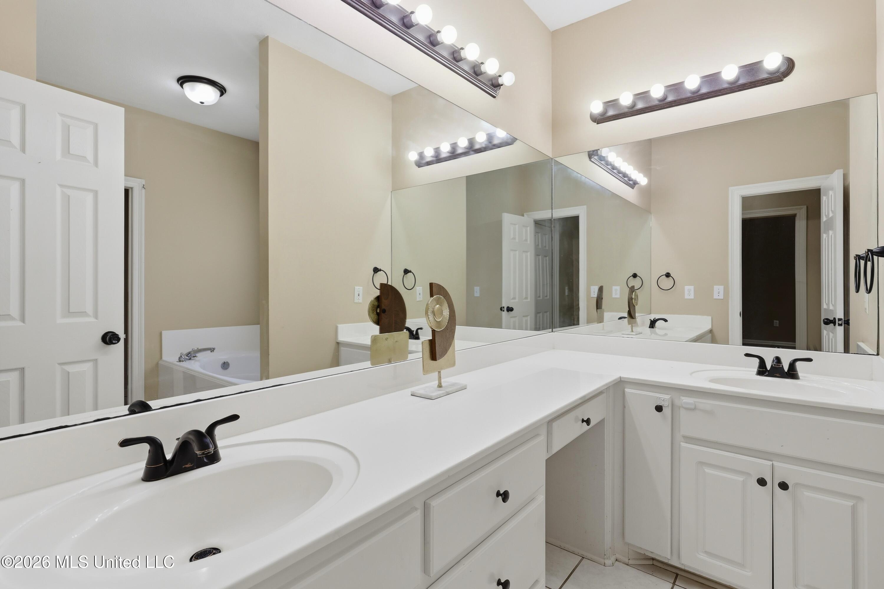 707 Versailles Drive Property Photo 20