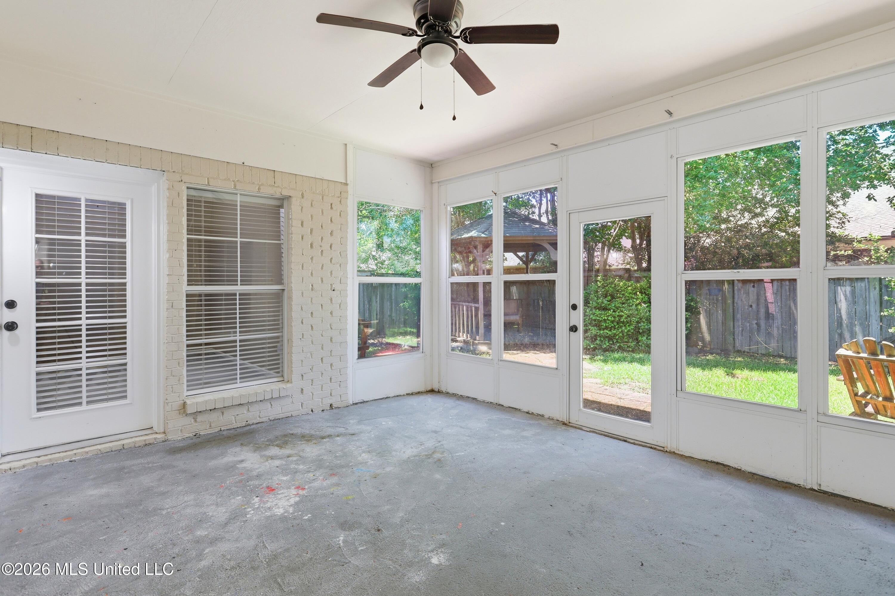 707 Versailles Drive Property Photo 28