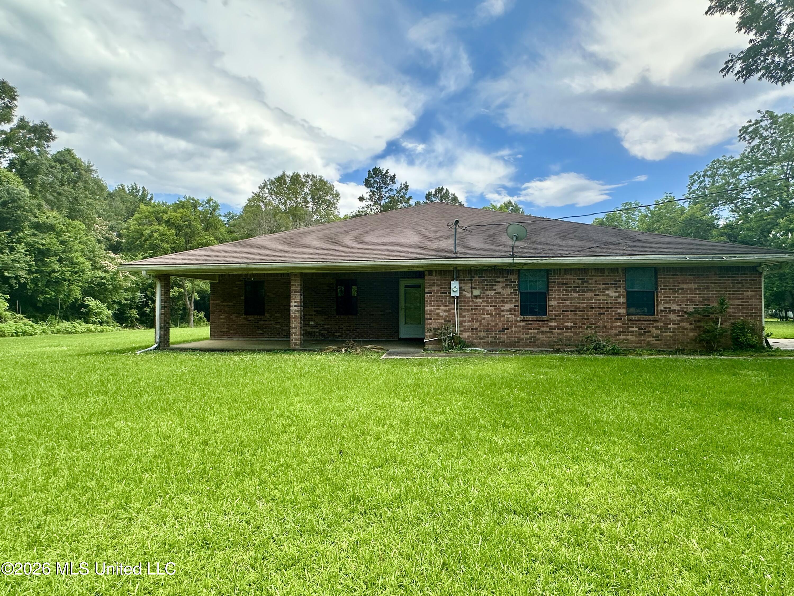 108 Broadmoor Drive Property Photo 1
