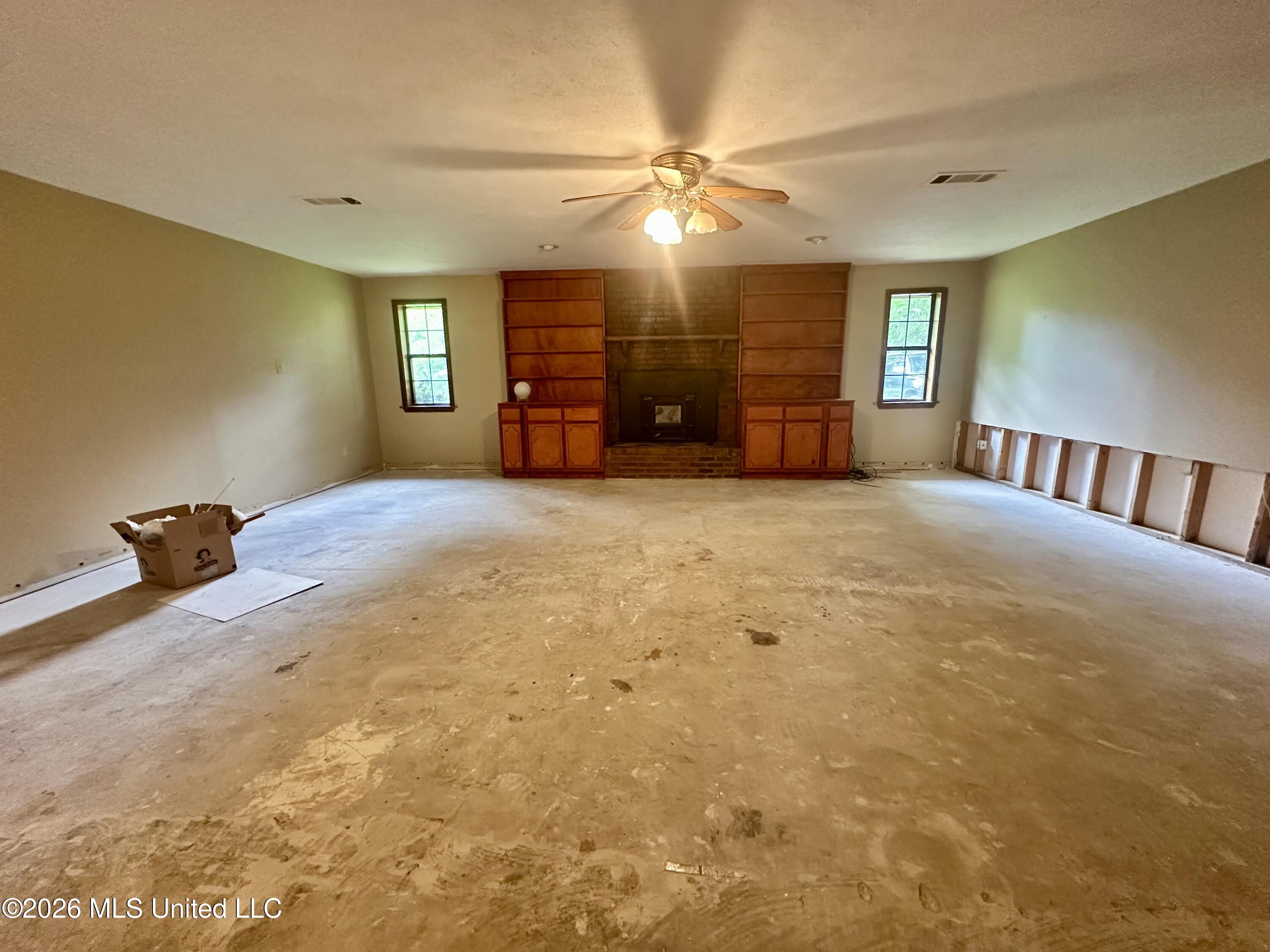 108 Broadmoor Drive Property Photo 2