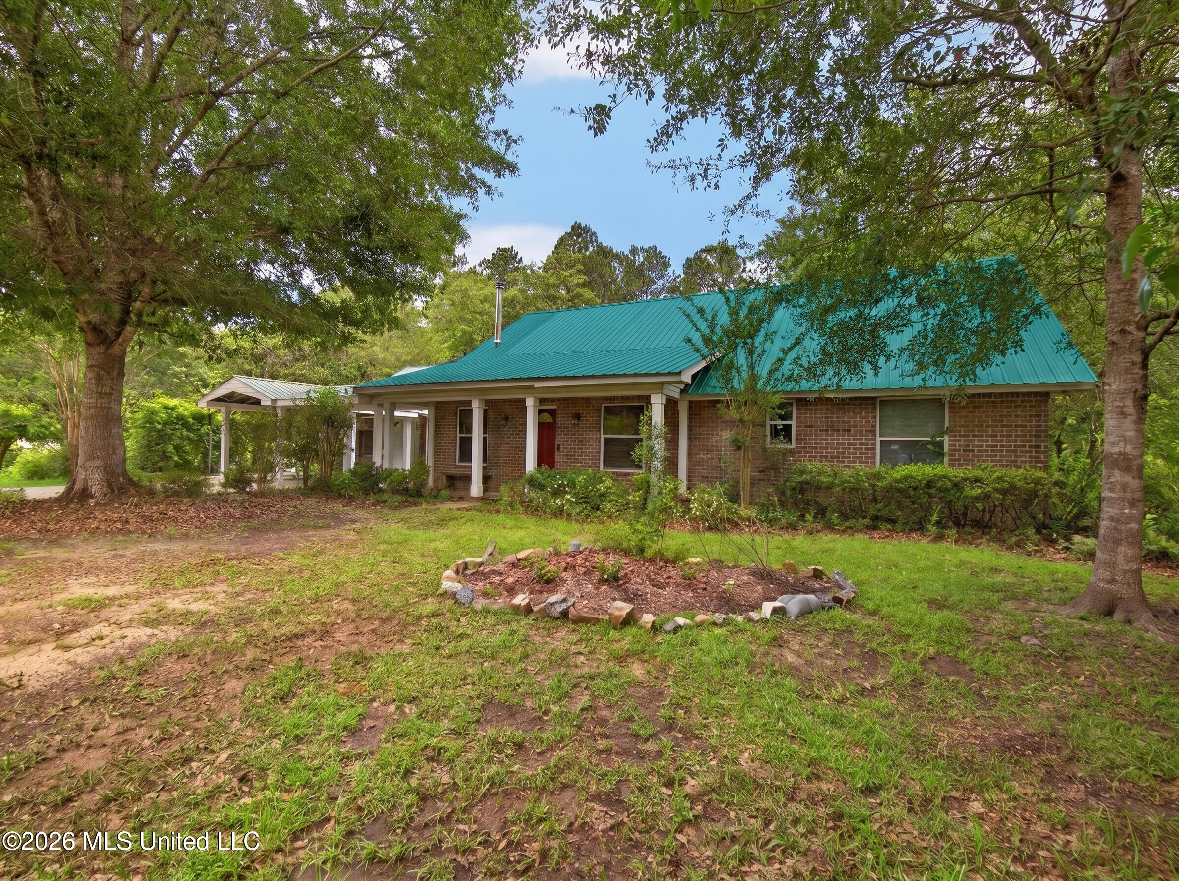 19119 E Highland Drive Property Photo 2