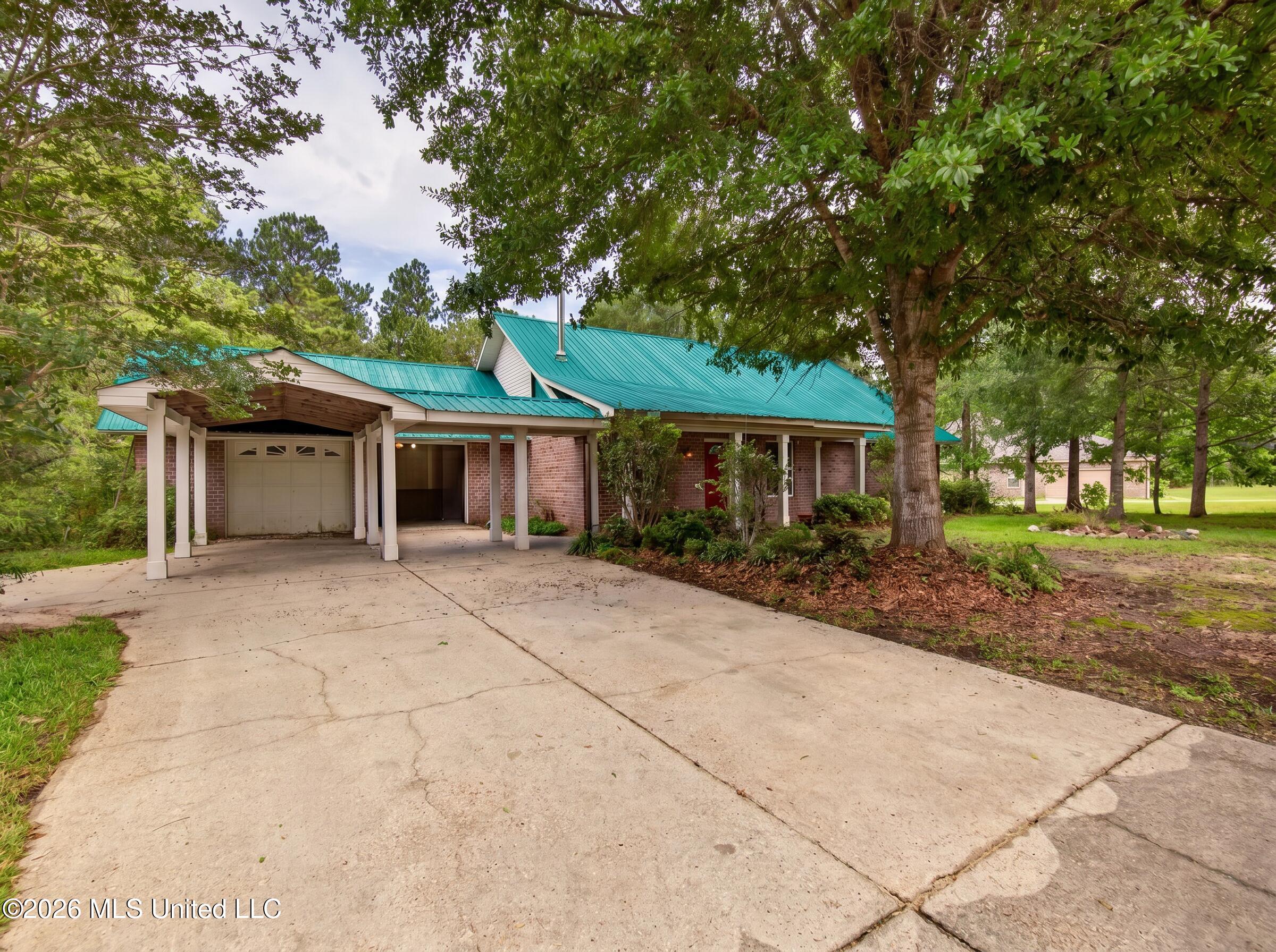 19119 E Highland Drive Property Photo 3