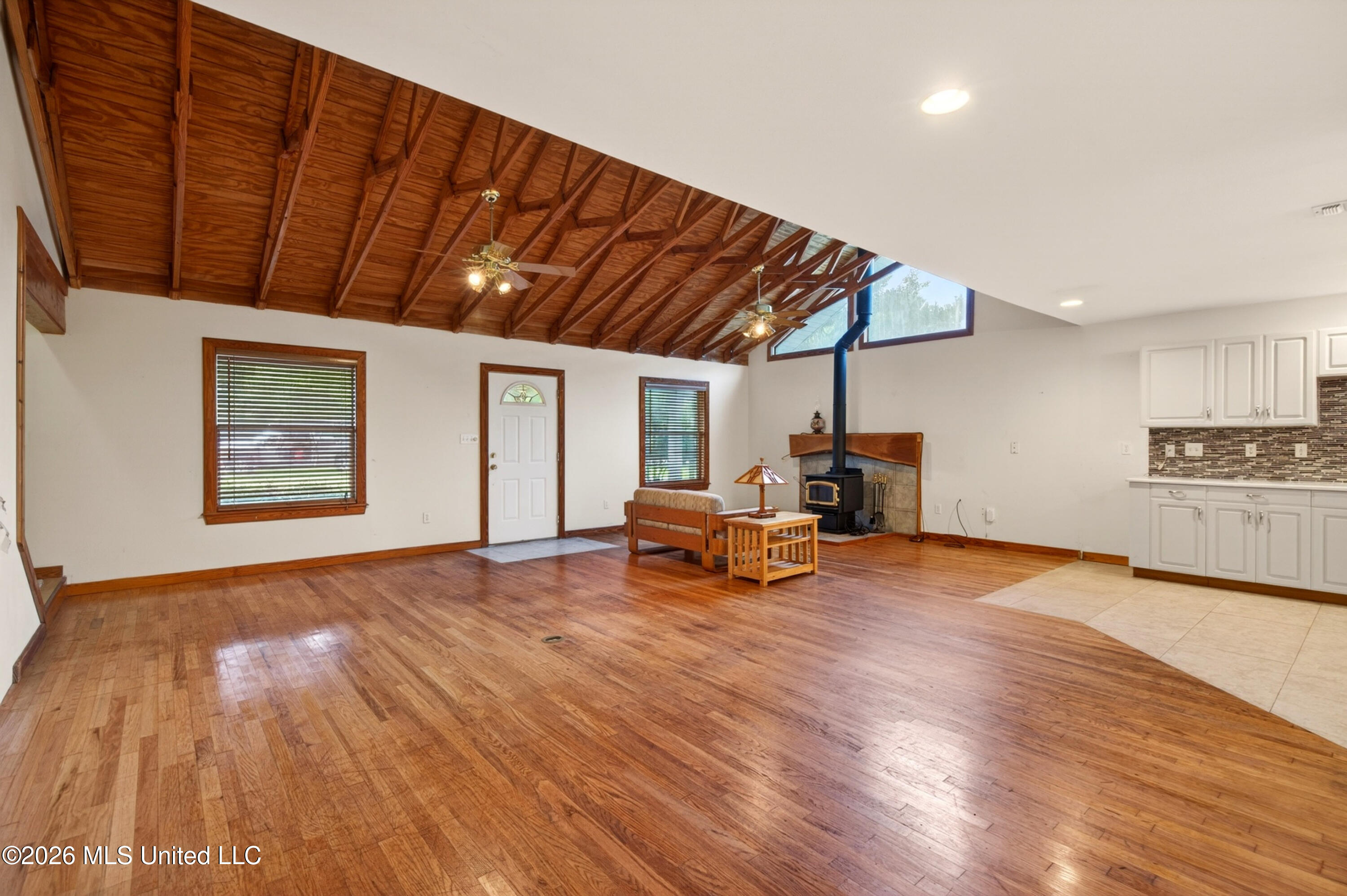 19119 E Highland Drive Property Photo 6