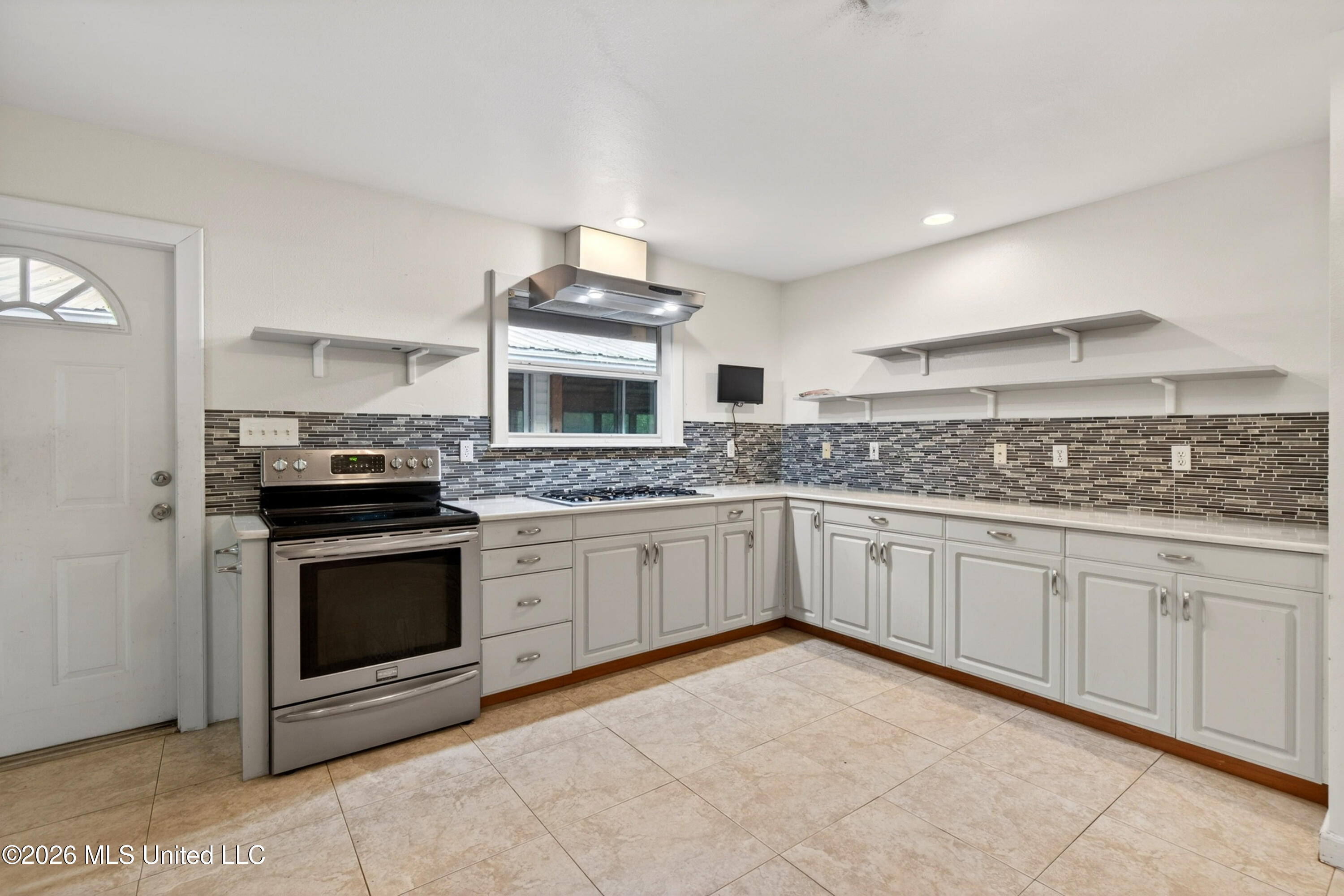 19119 E Highland Drive Property Photo 12