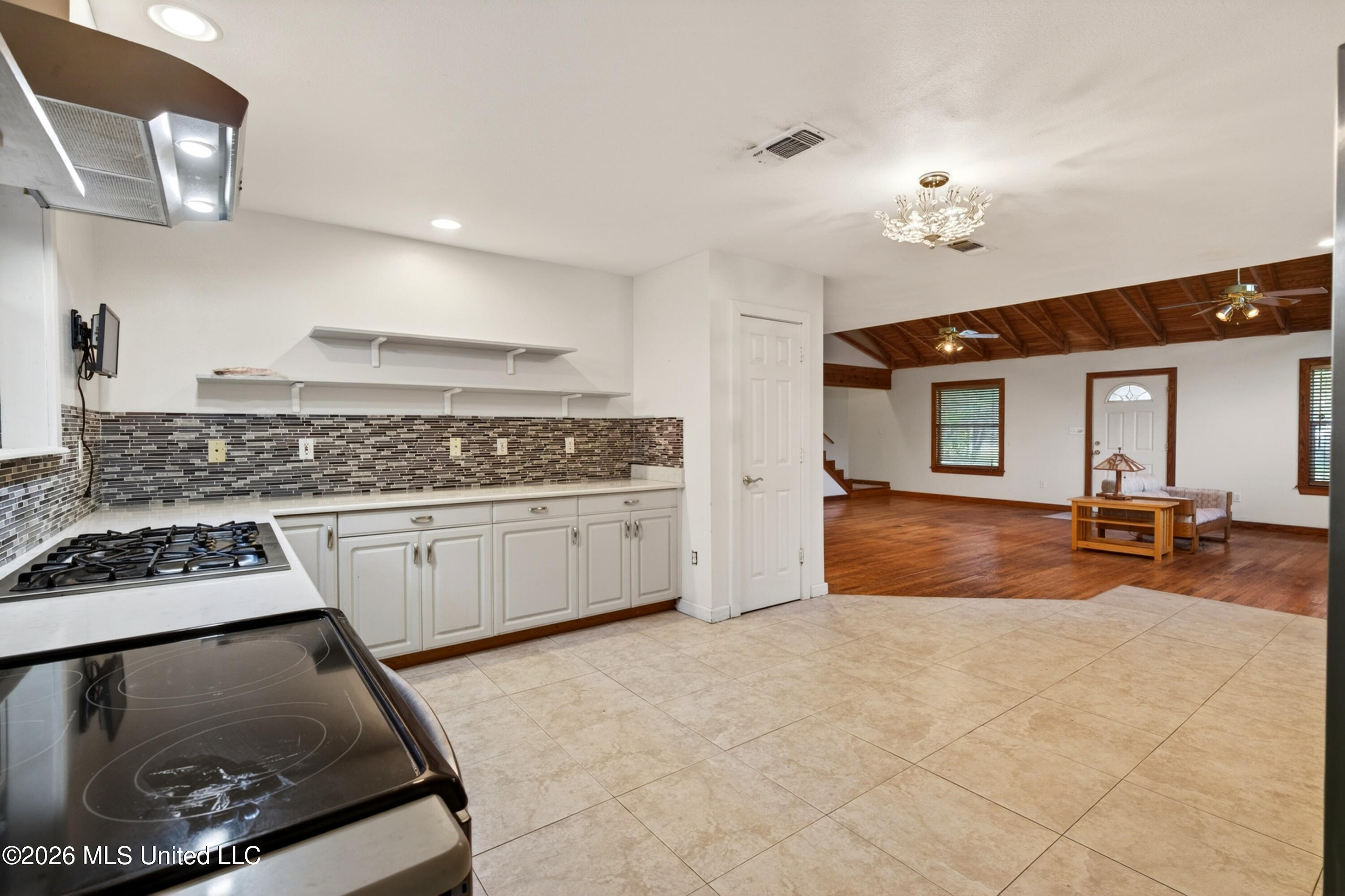 19119 E Highland Drive Property Photo 14
