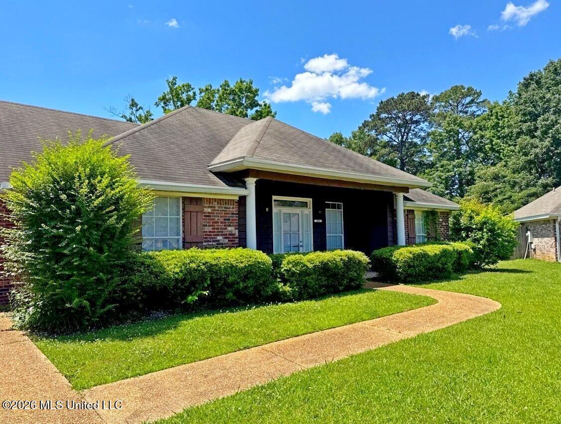 305 Alder Cove Property Photo 2
