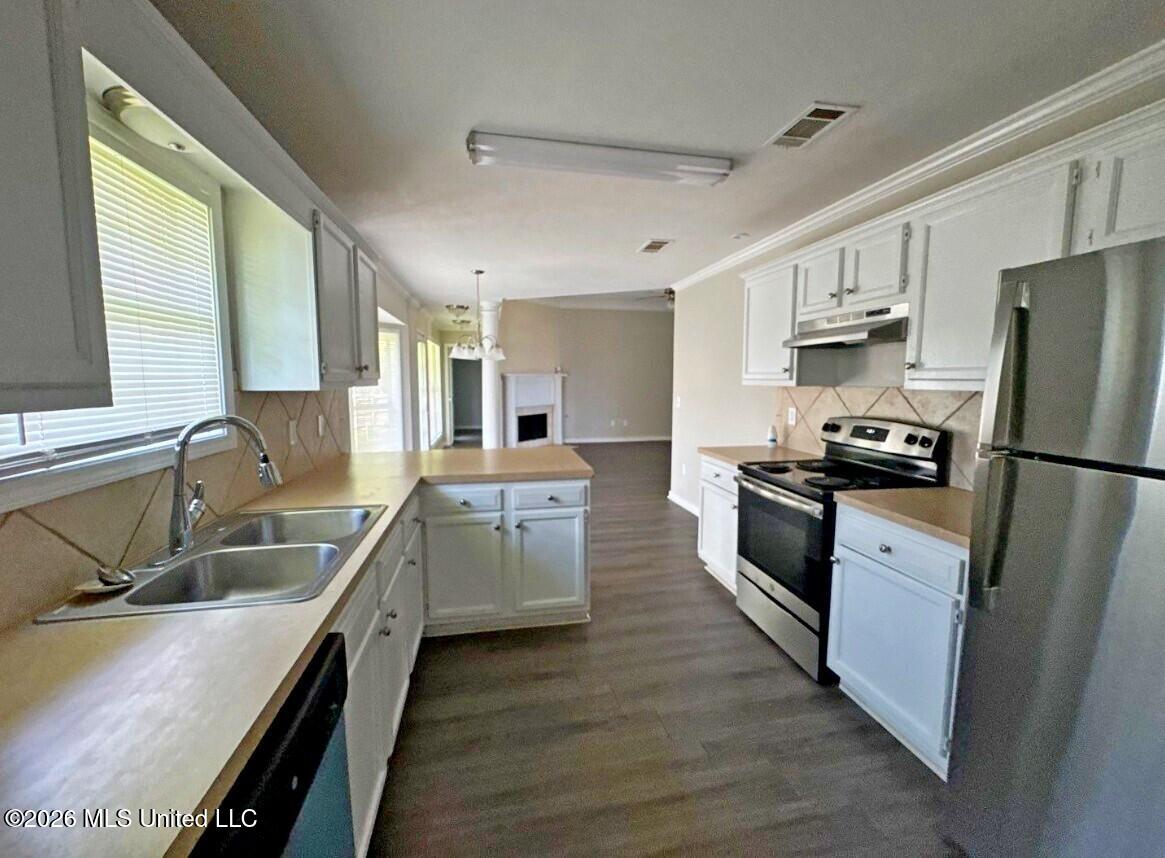 305 Alder Cove Property Photo 3