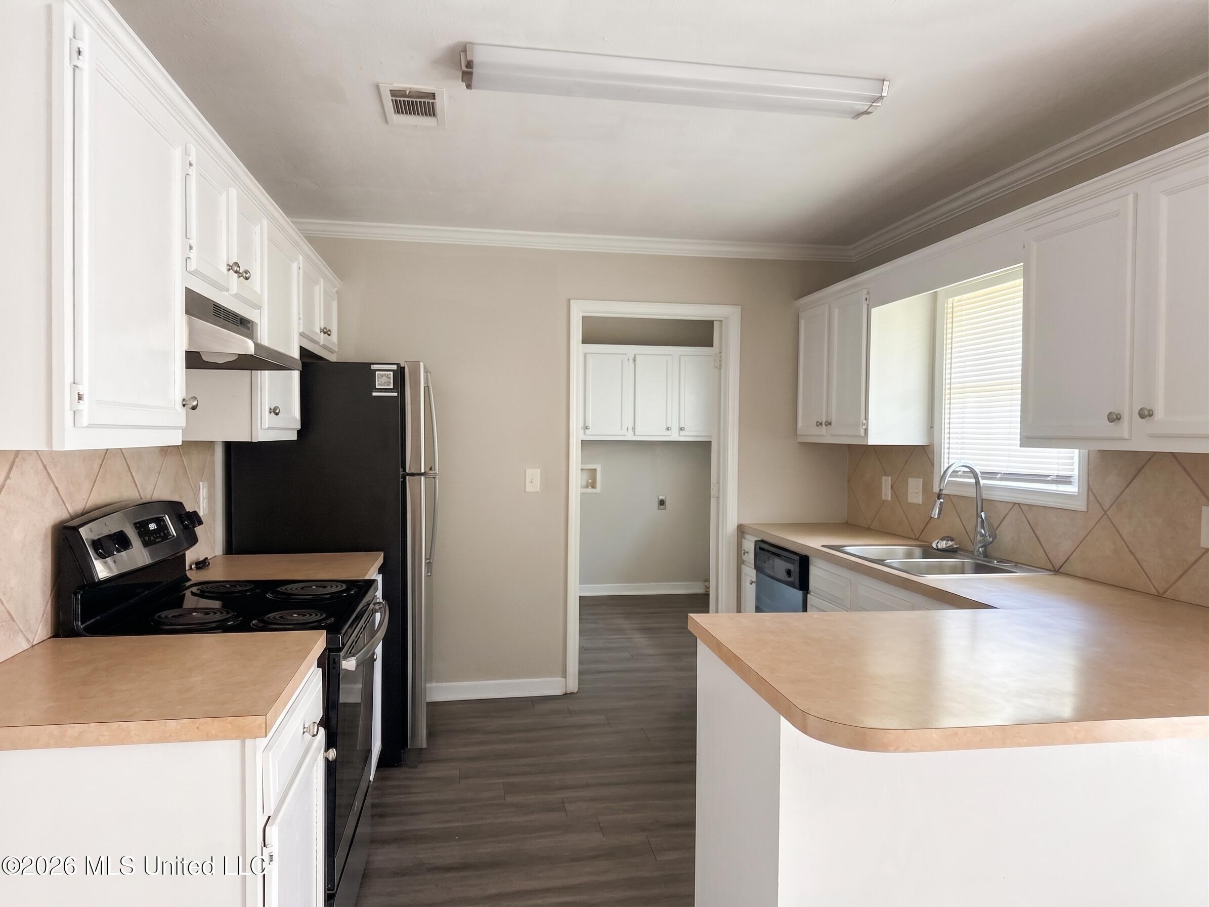 305 Alder Cove Property Photo 4