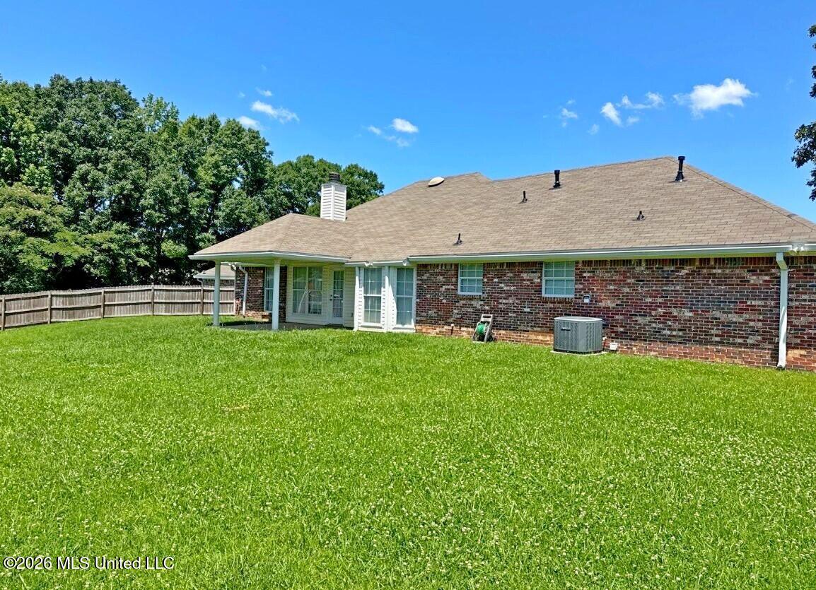 305 Alder Cove Property Photo 12