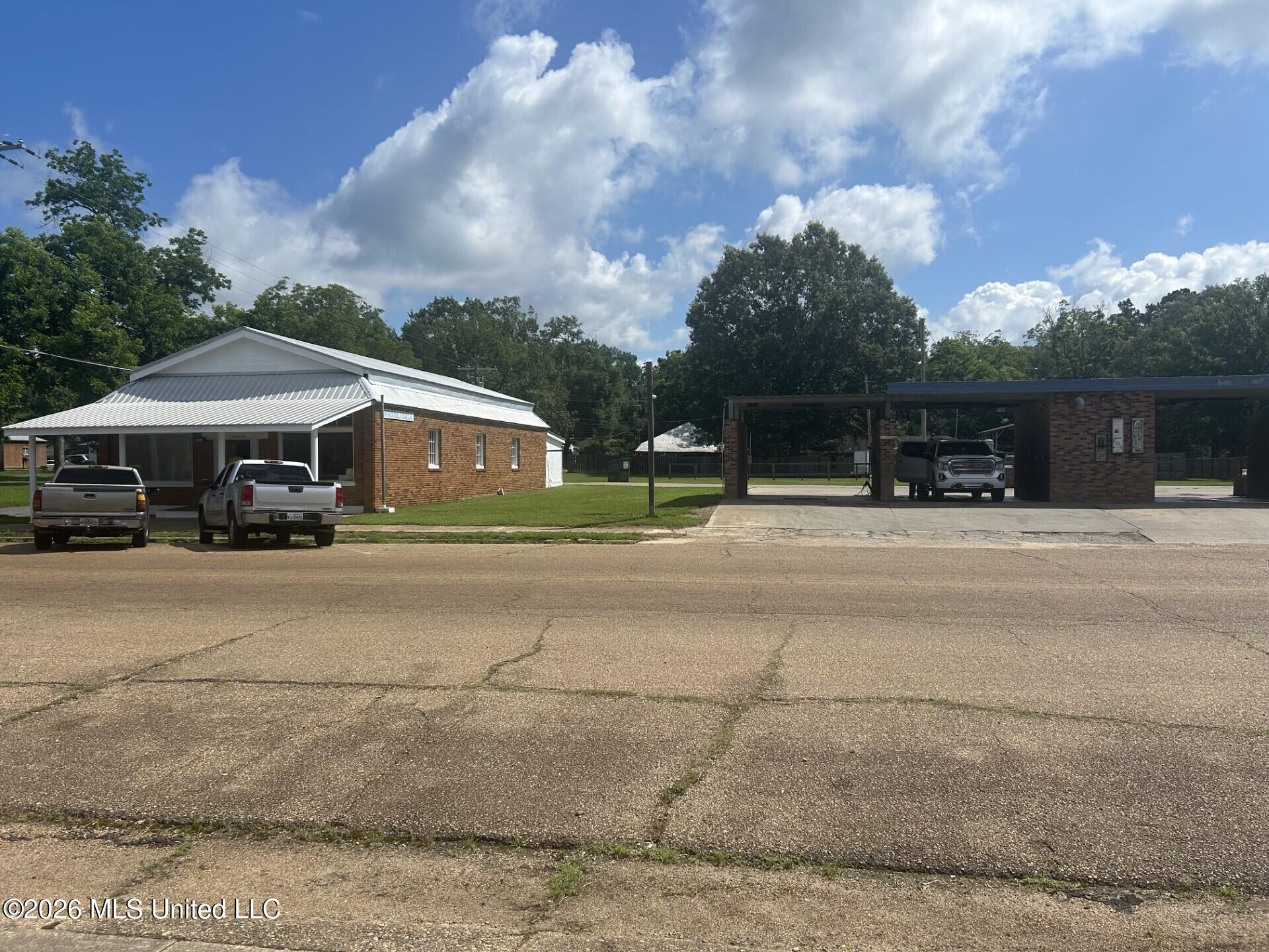 307 E Main Street Property Photo 1