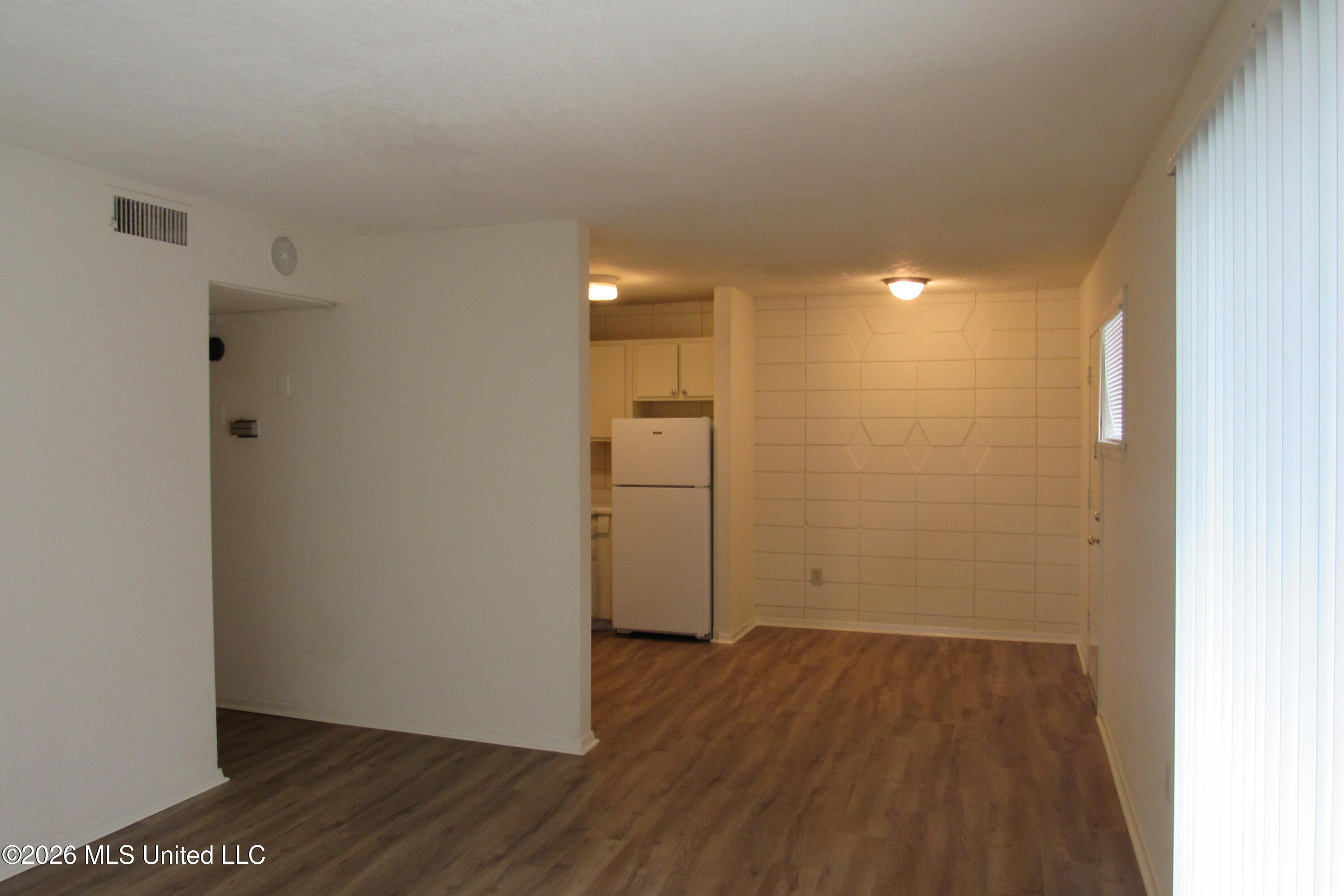 948 Bellevue Place Property Photo 6