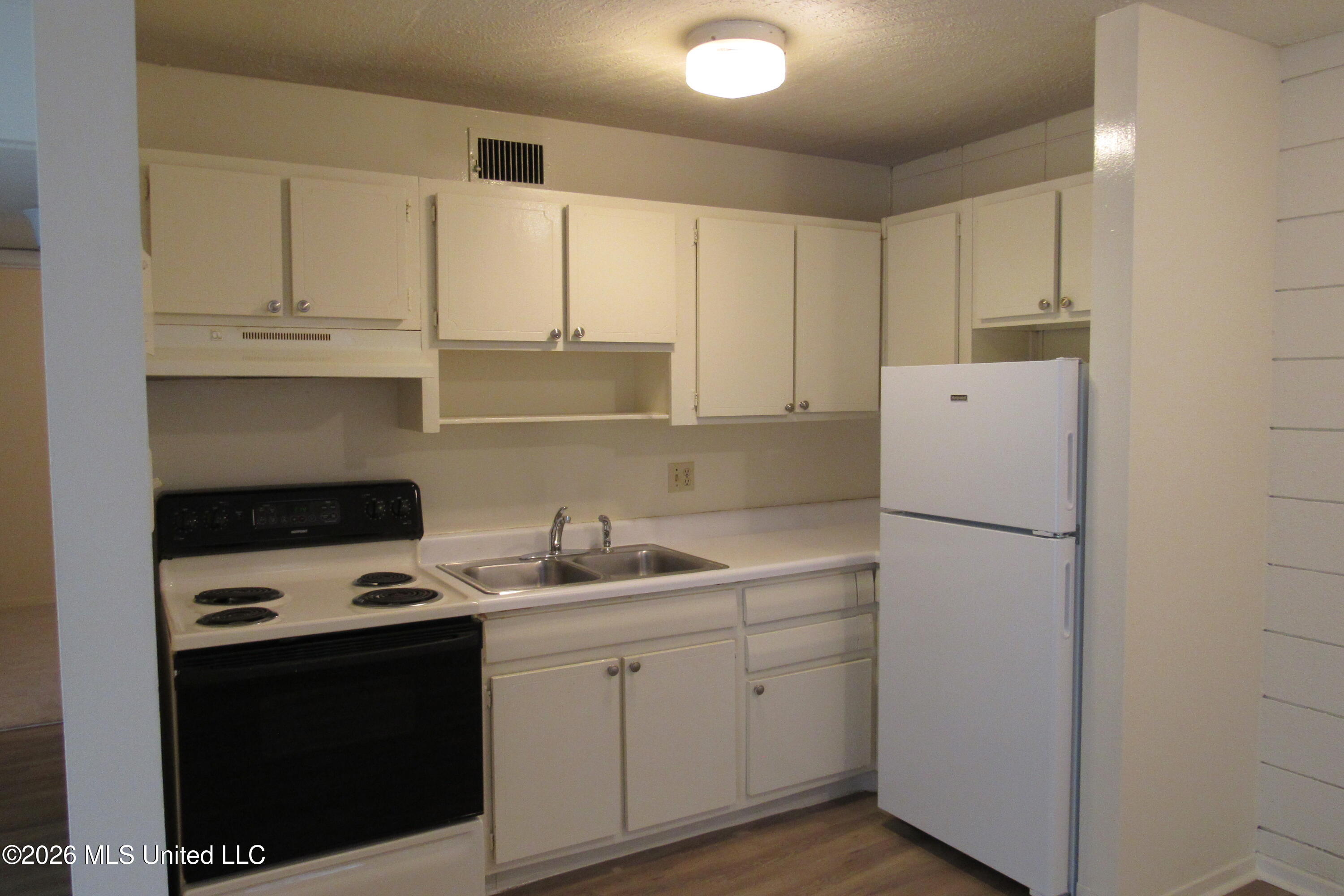 948 Bellevue Place Property Photo 15