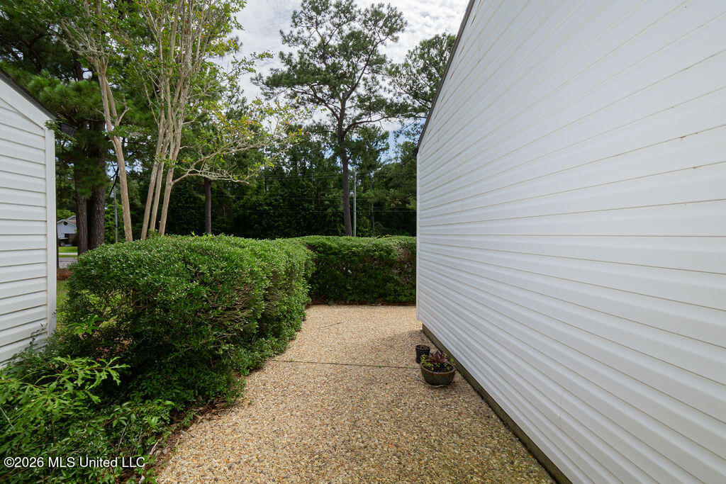 5420 E Diamondhead Drive Property Photo 3