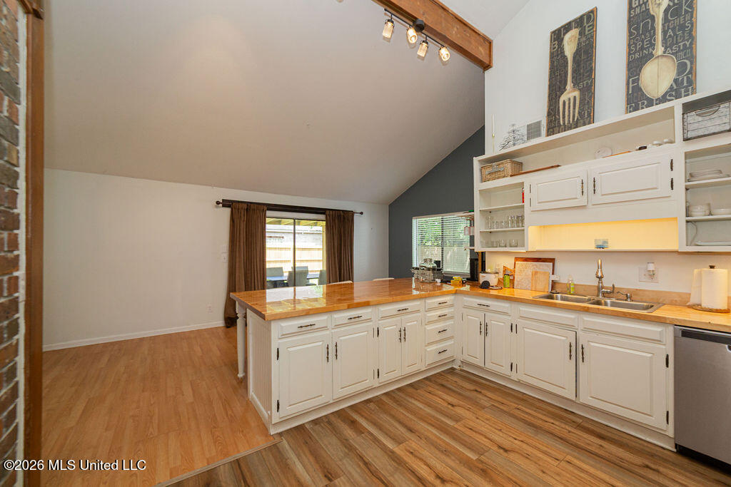 5420 E Diamondhead Drive Property Photo 8