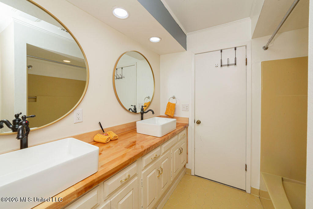 5420 E Diamondhead Drive Property Photo 16