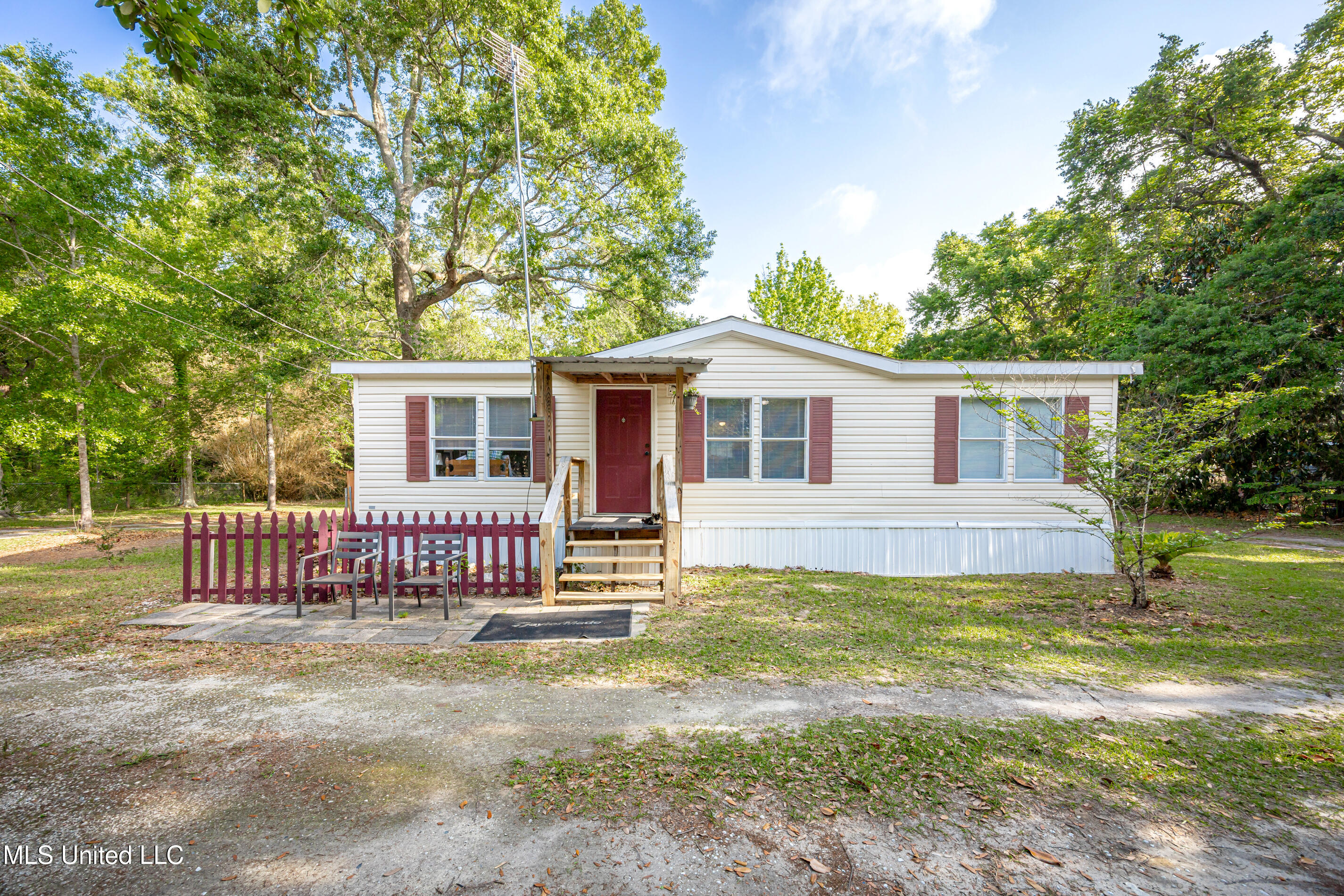 8708 Maple Avenue Property Photo 1