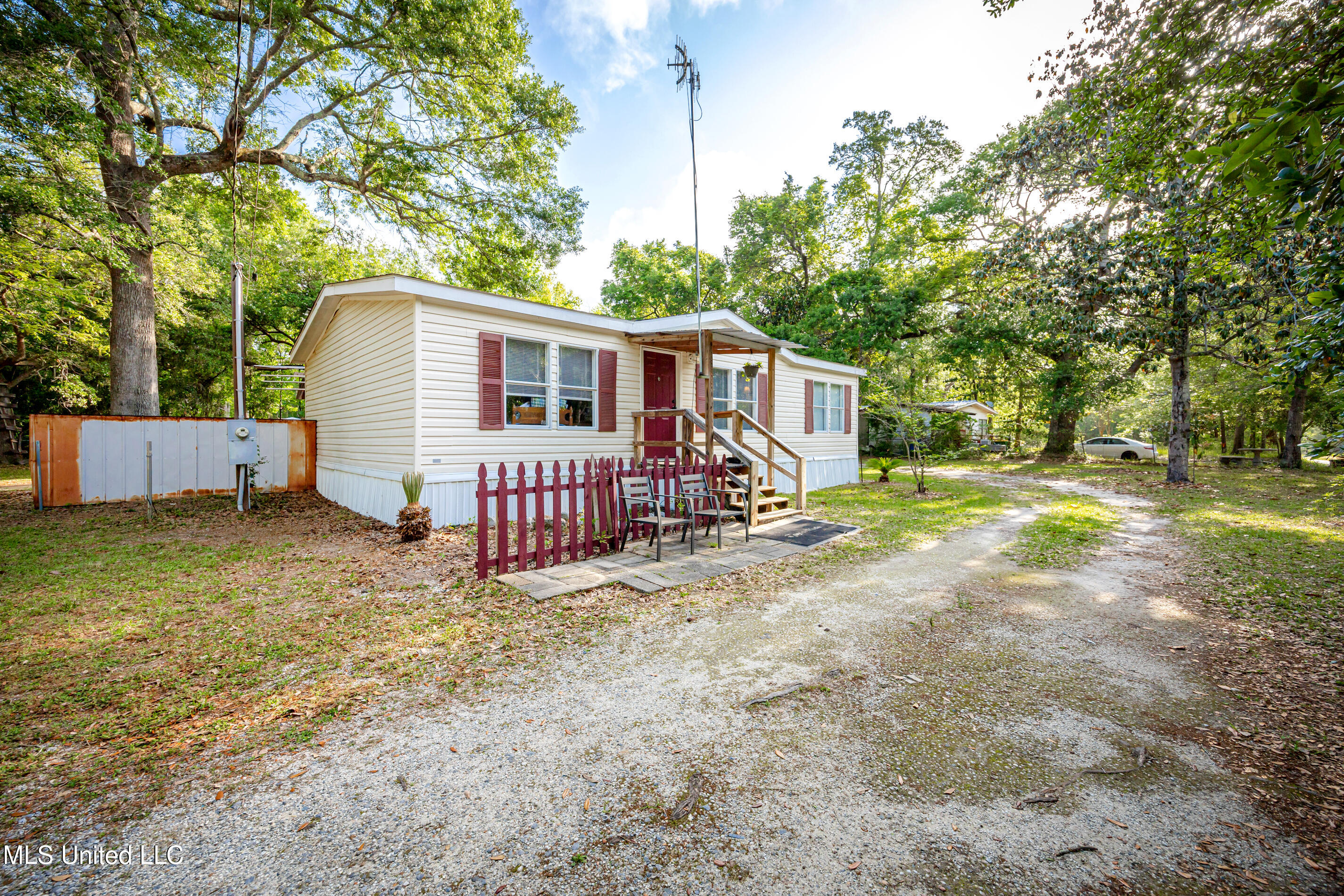 8708 Maple Avenue Property Photo 3