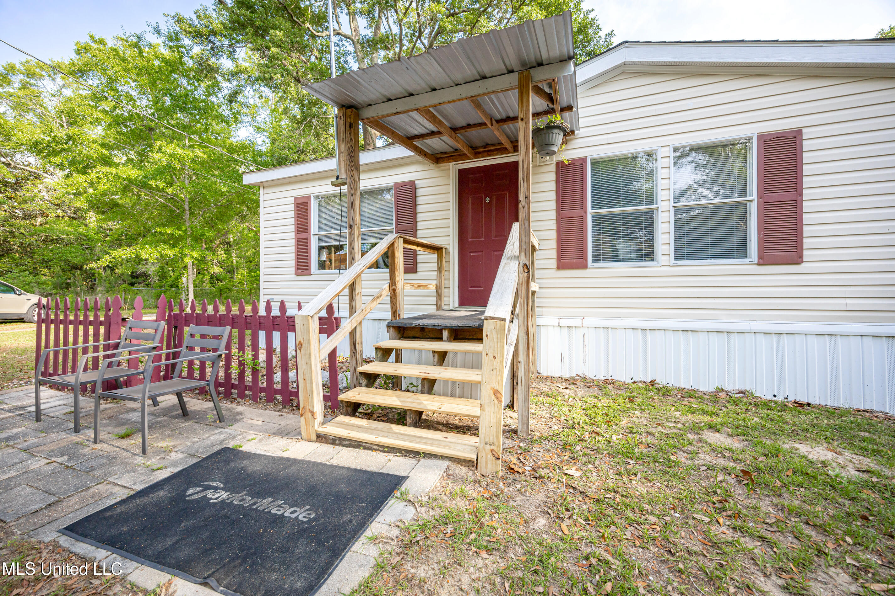 8708 Maple Avenue Property Photo 4