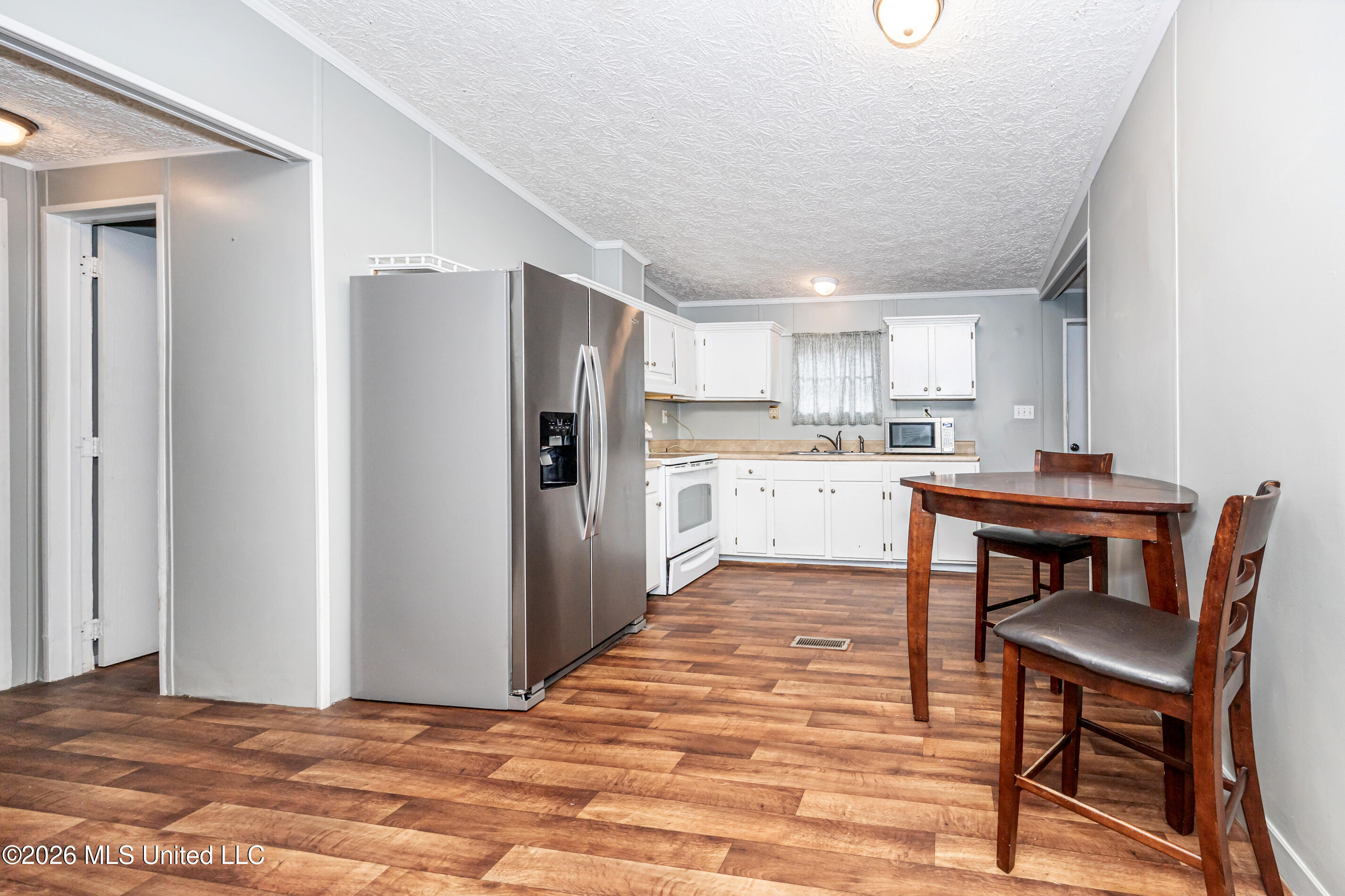 8708 Maple Avenue Property Photo 9