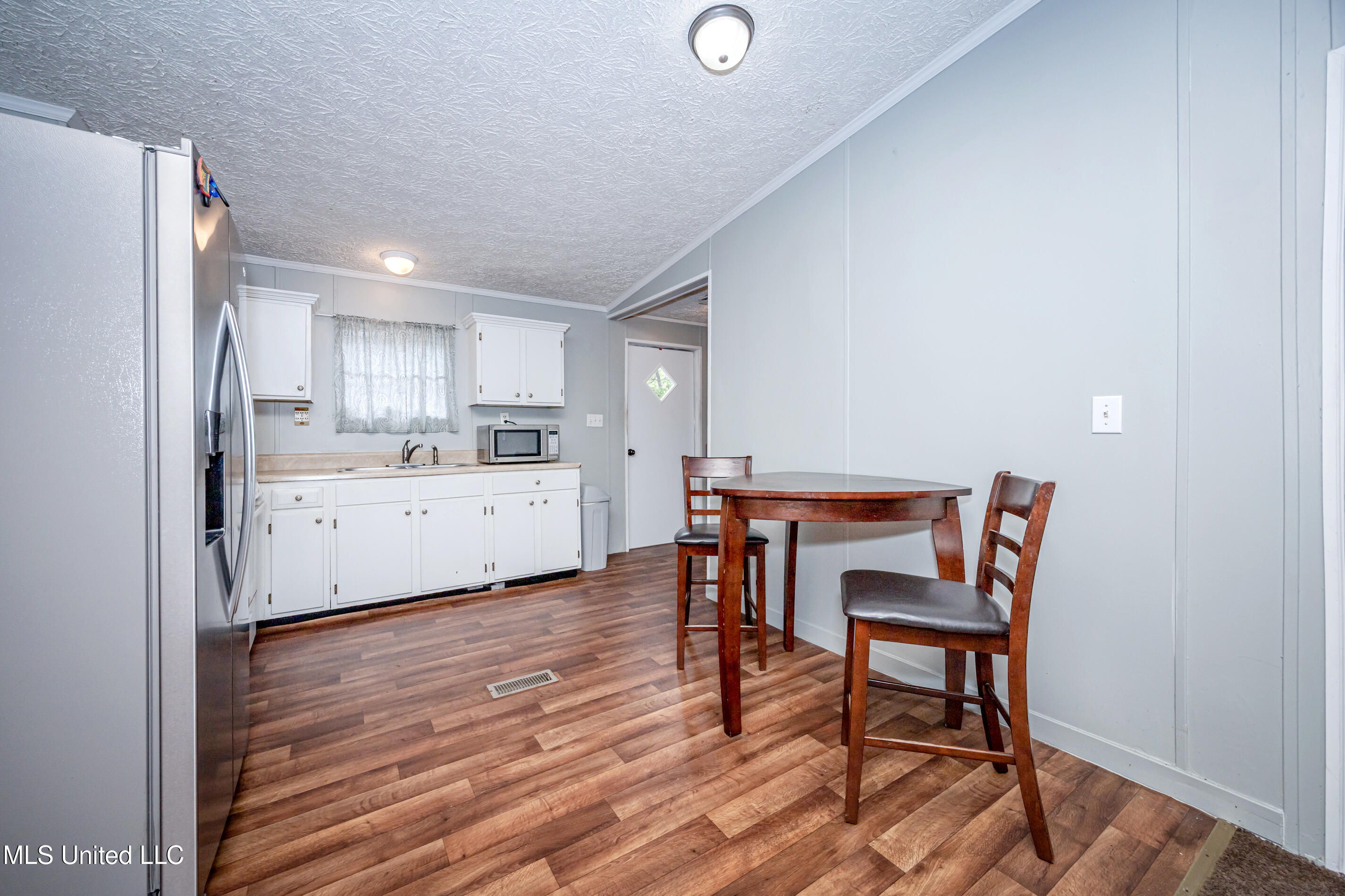 8708 Maple Avenue Property Photo 10