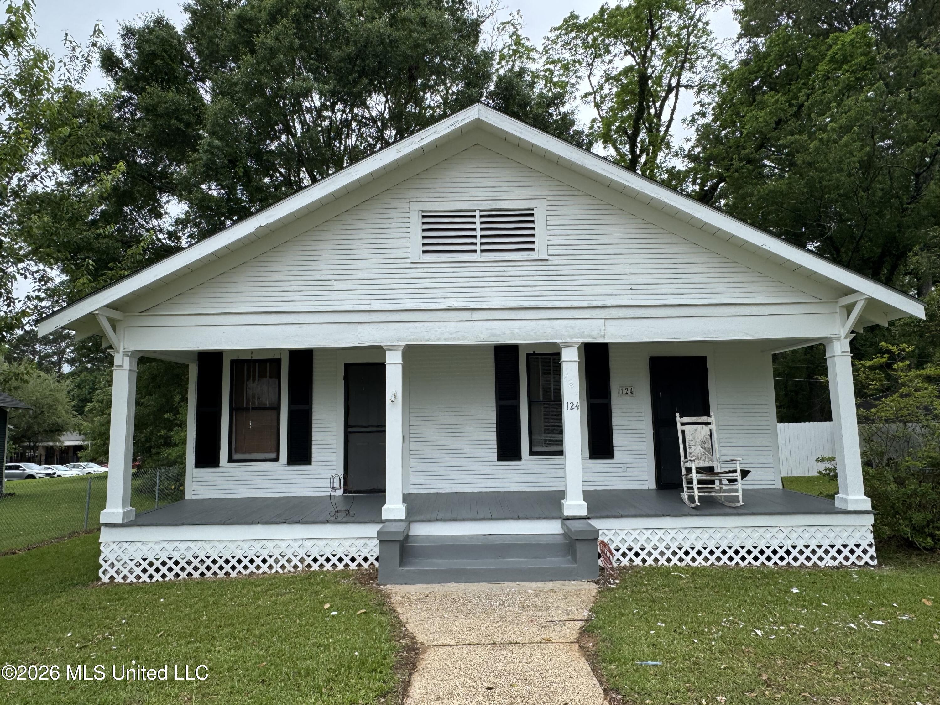 124 S Lafayette Street Property Photo 4