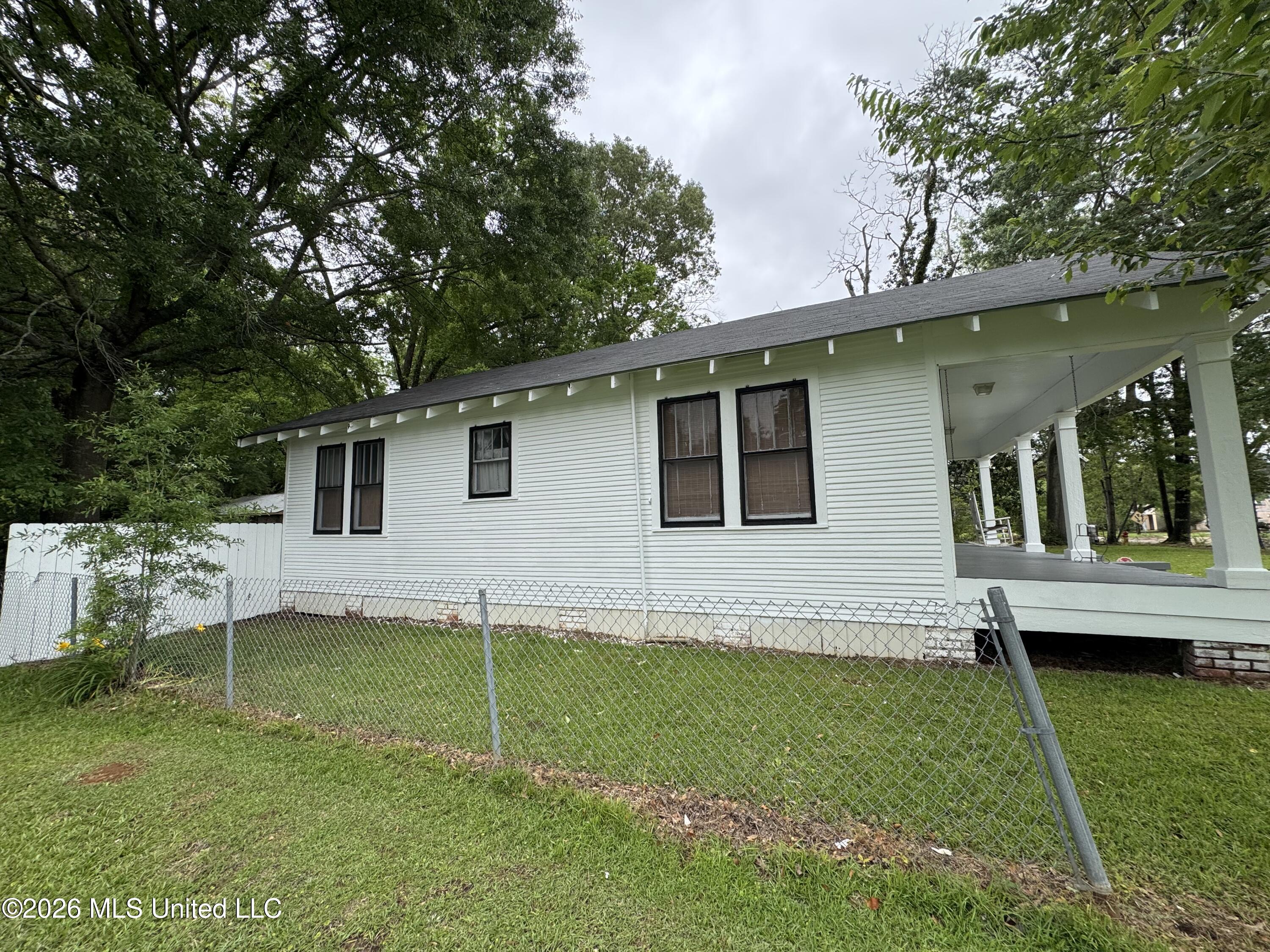 124 S Lafayette Street Property Photo 7
