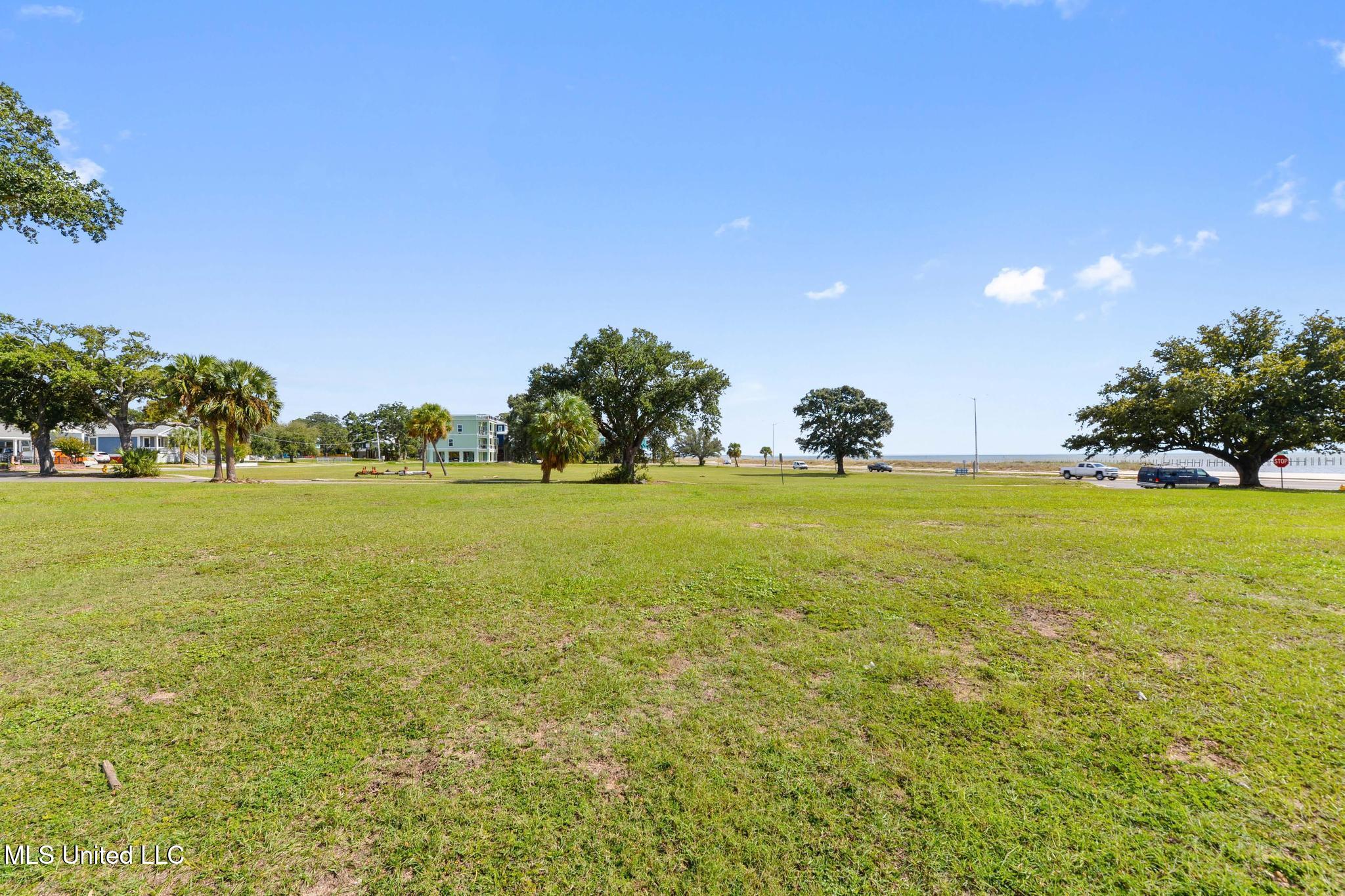 1552 Beach Boulevard Property Photo 4