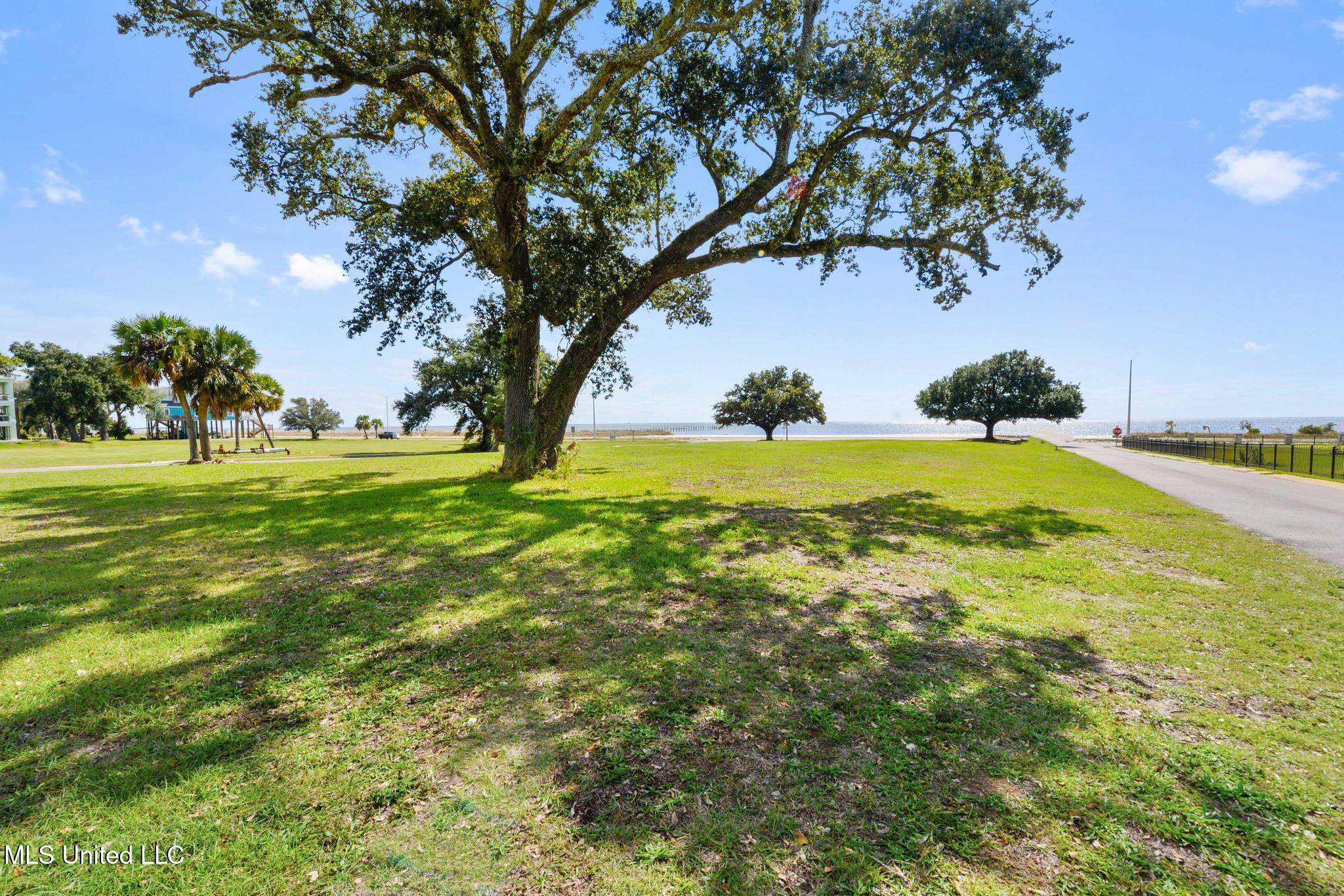 1552 Beach Boulevard Property Photo 6
