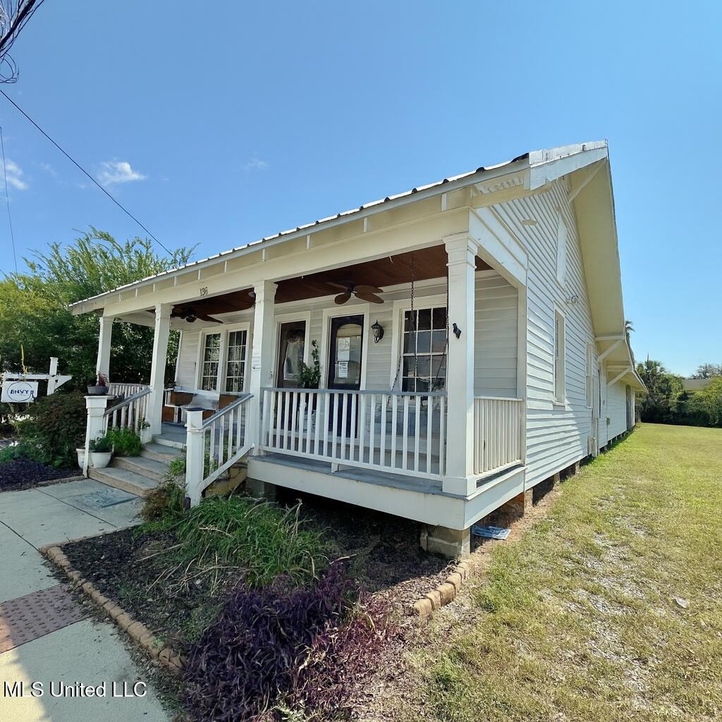136 Main Street Property Photo 3