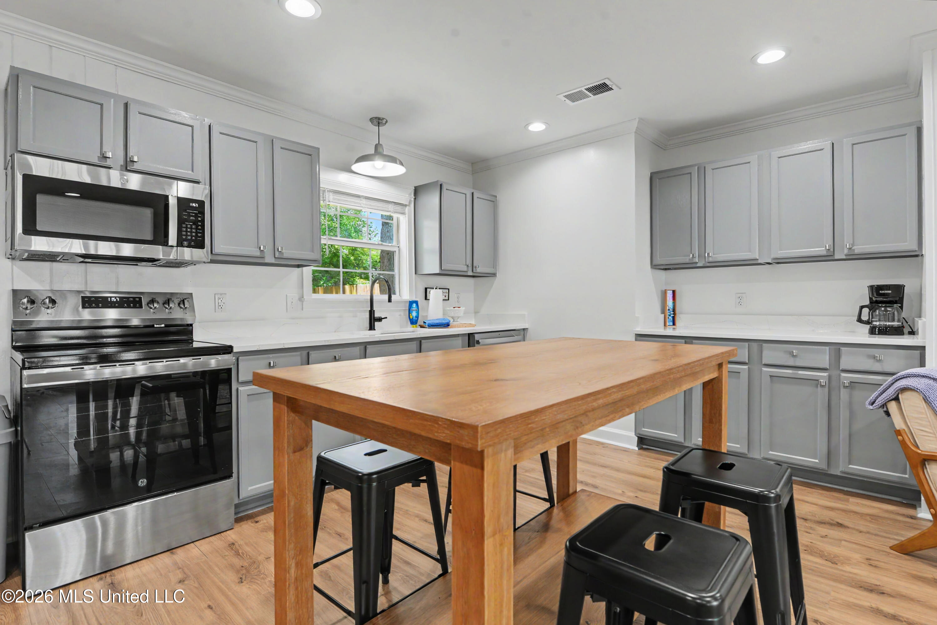 426 Demontluzin Avenue Property Photo 8