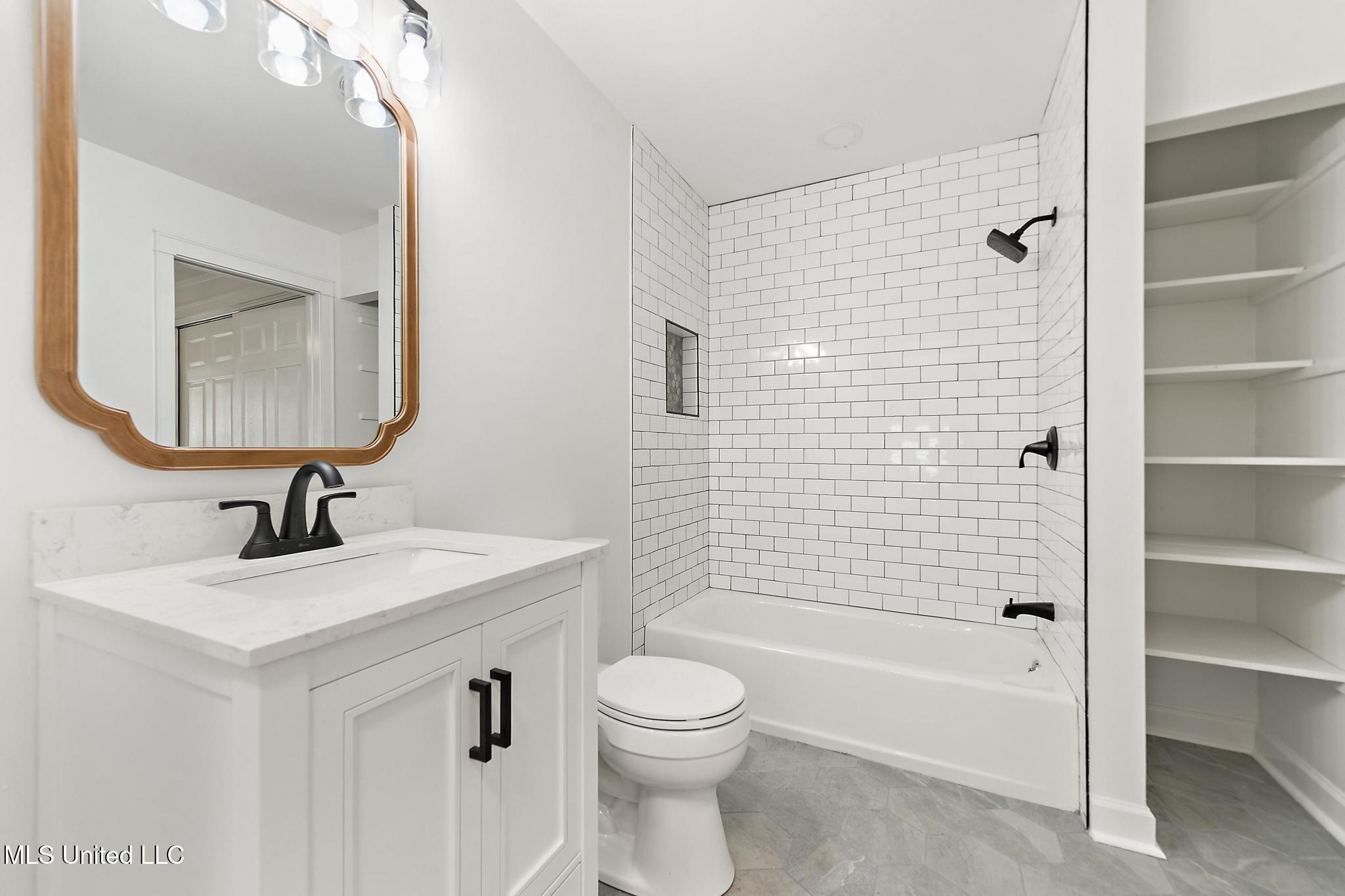 426 Demontluzin Avenue Property Photo 37