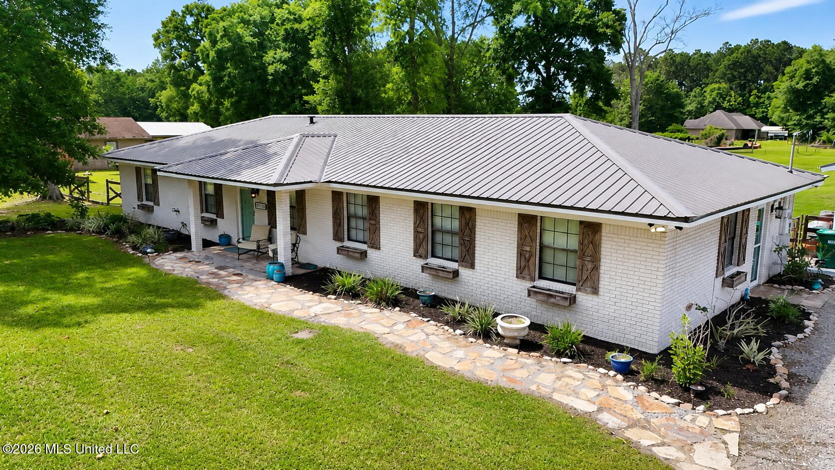 14704 Pine Ridge Road Property Photo 1
