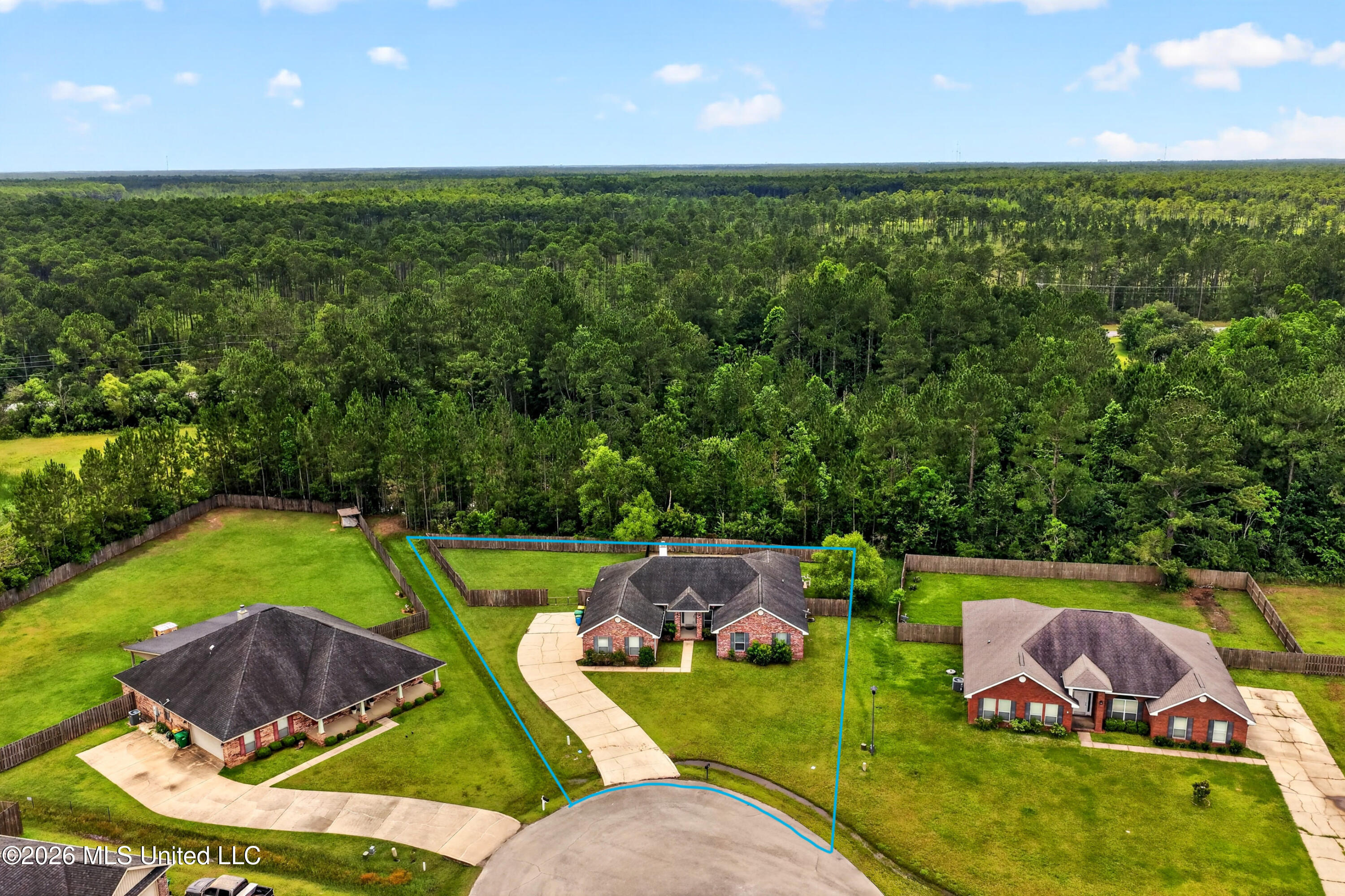 10331 Maple Cove Property Photo 1
