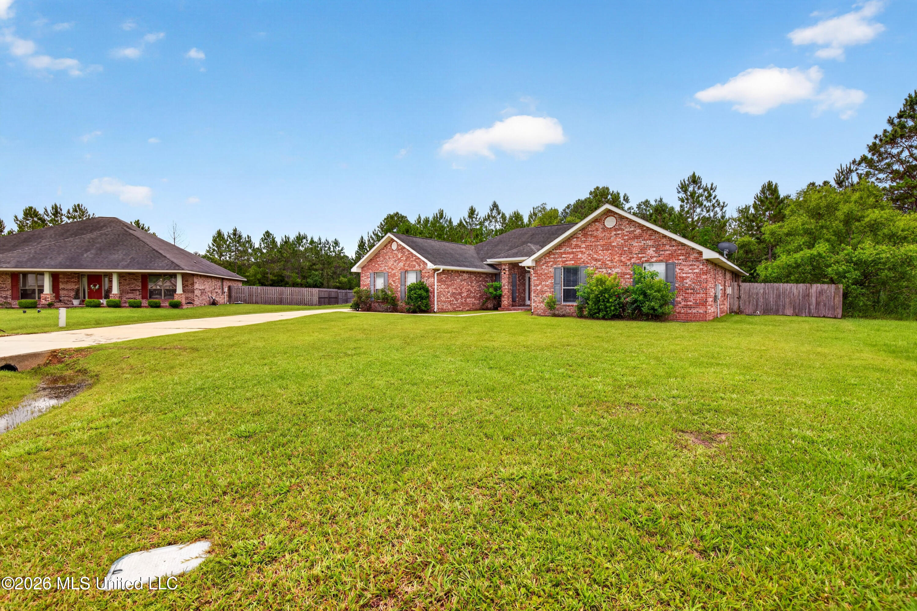 10331 Maple Cove Property Photo 4