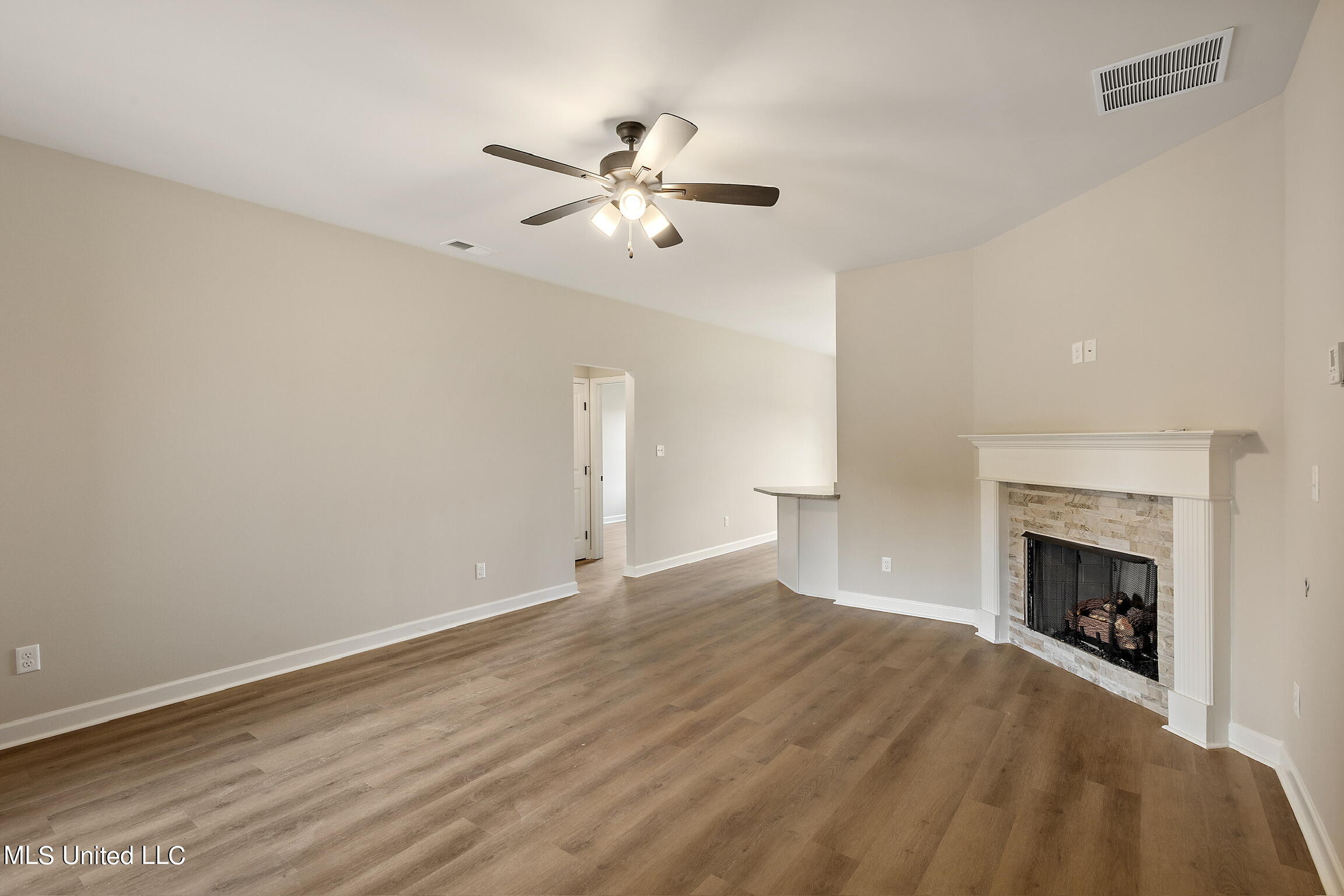 6519 Benjamin Cove Property Photo 6