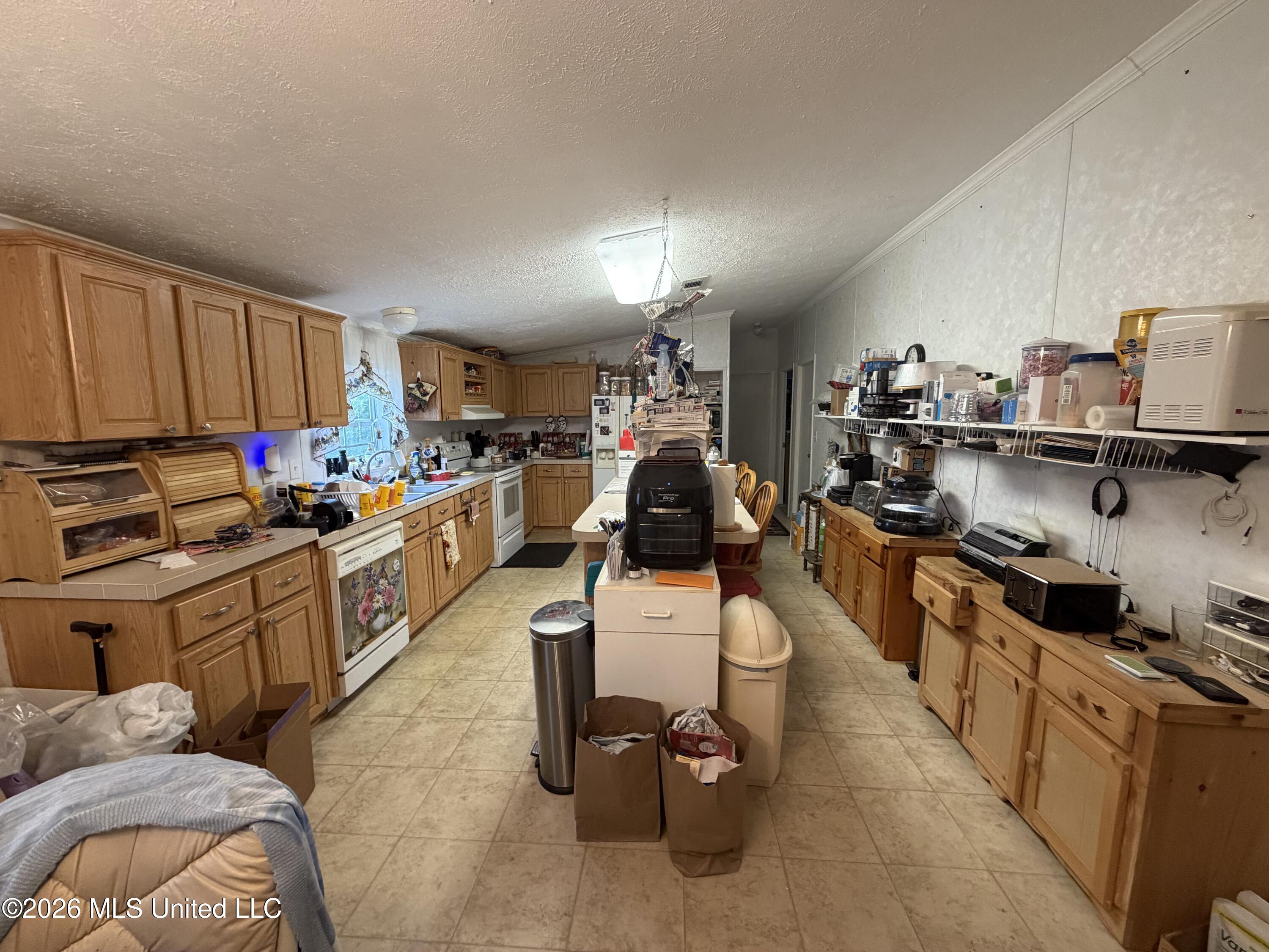 15566 Highway 15 Boulevard Property Photo 2