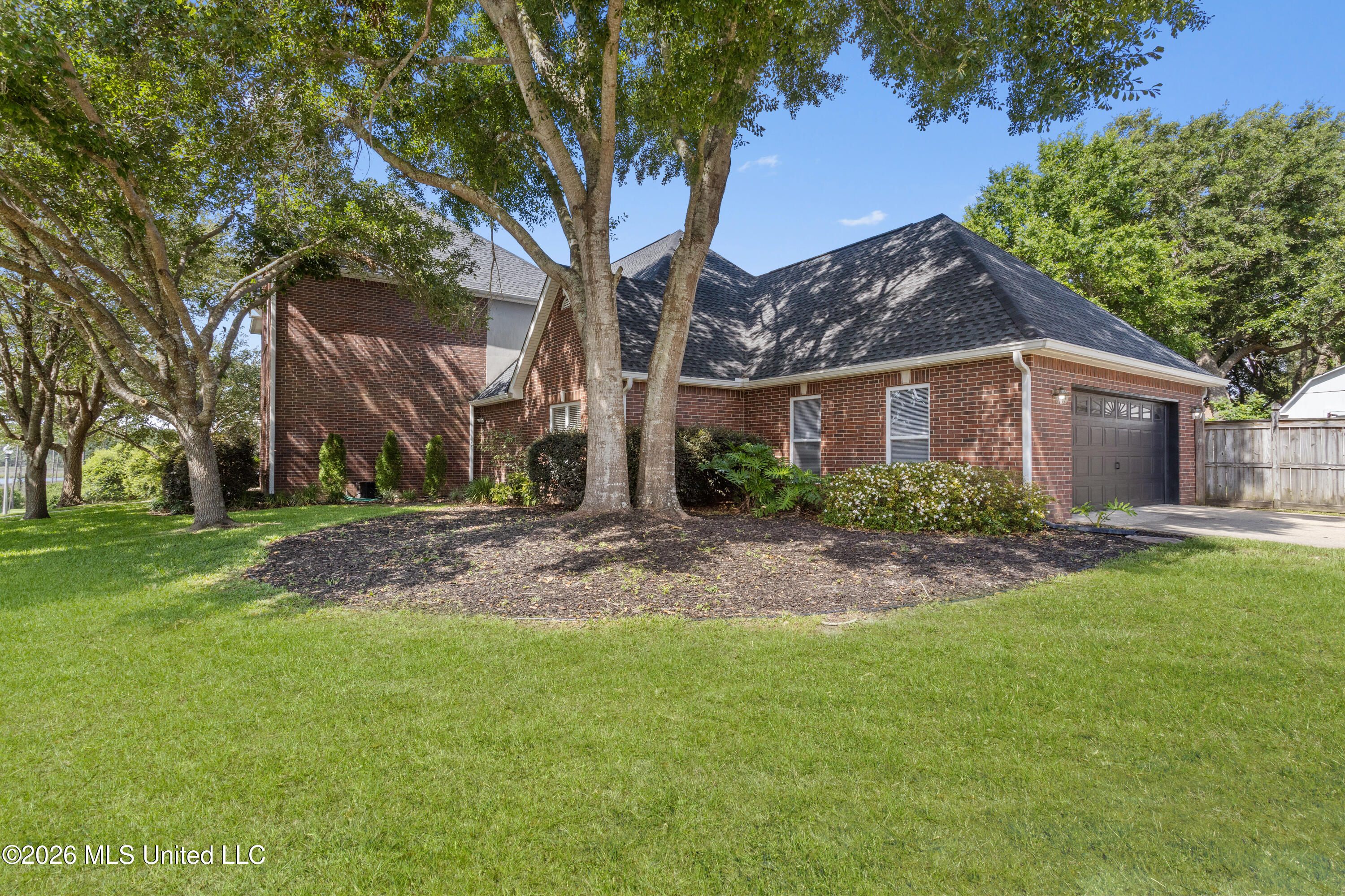 9912 Mockingbird Circle Property Photo 3
