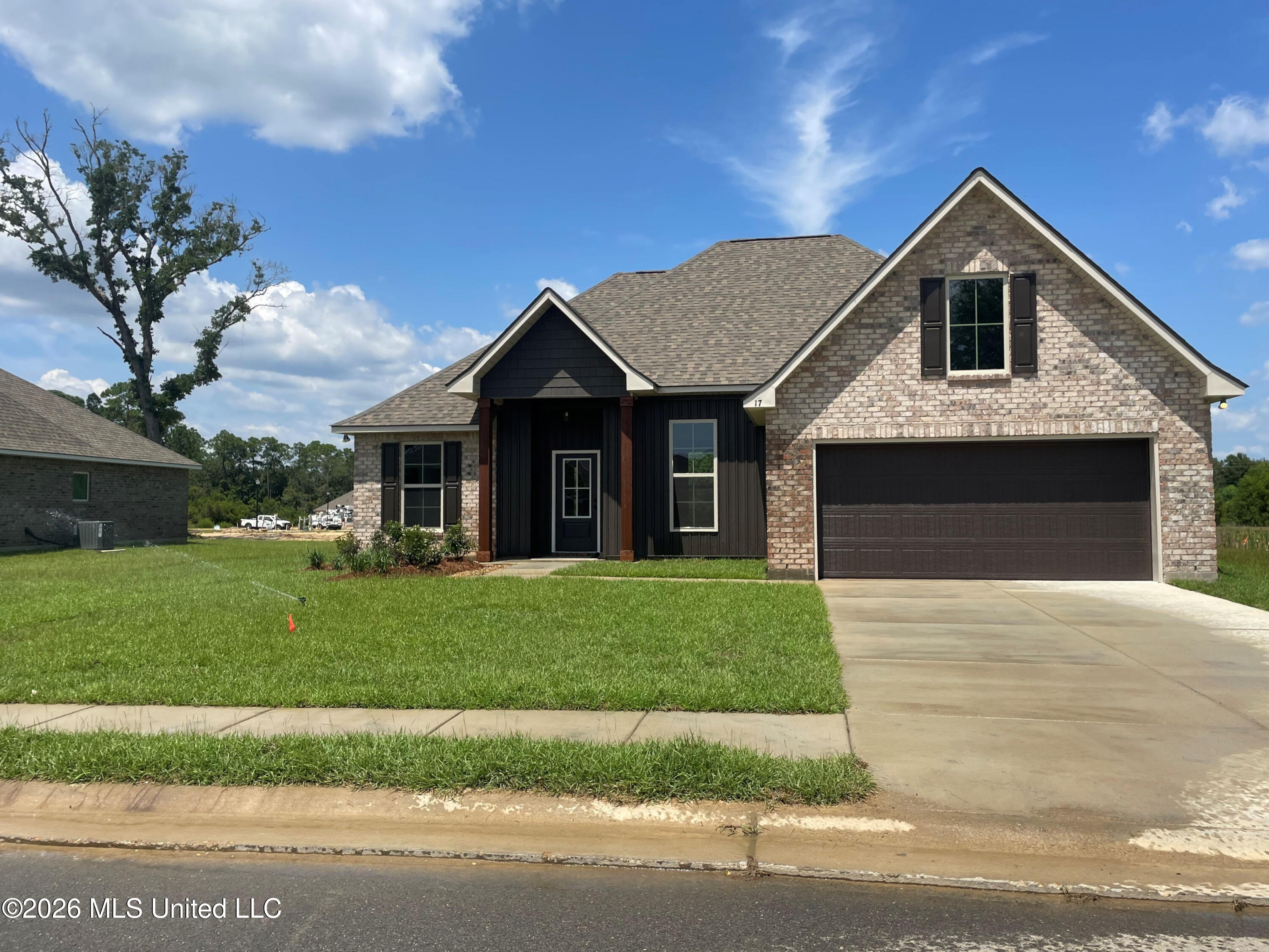 17 Red Oak Drive Property Photo 1