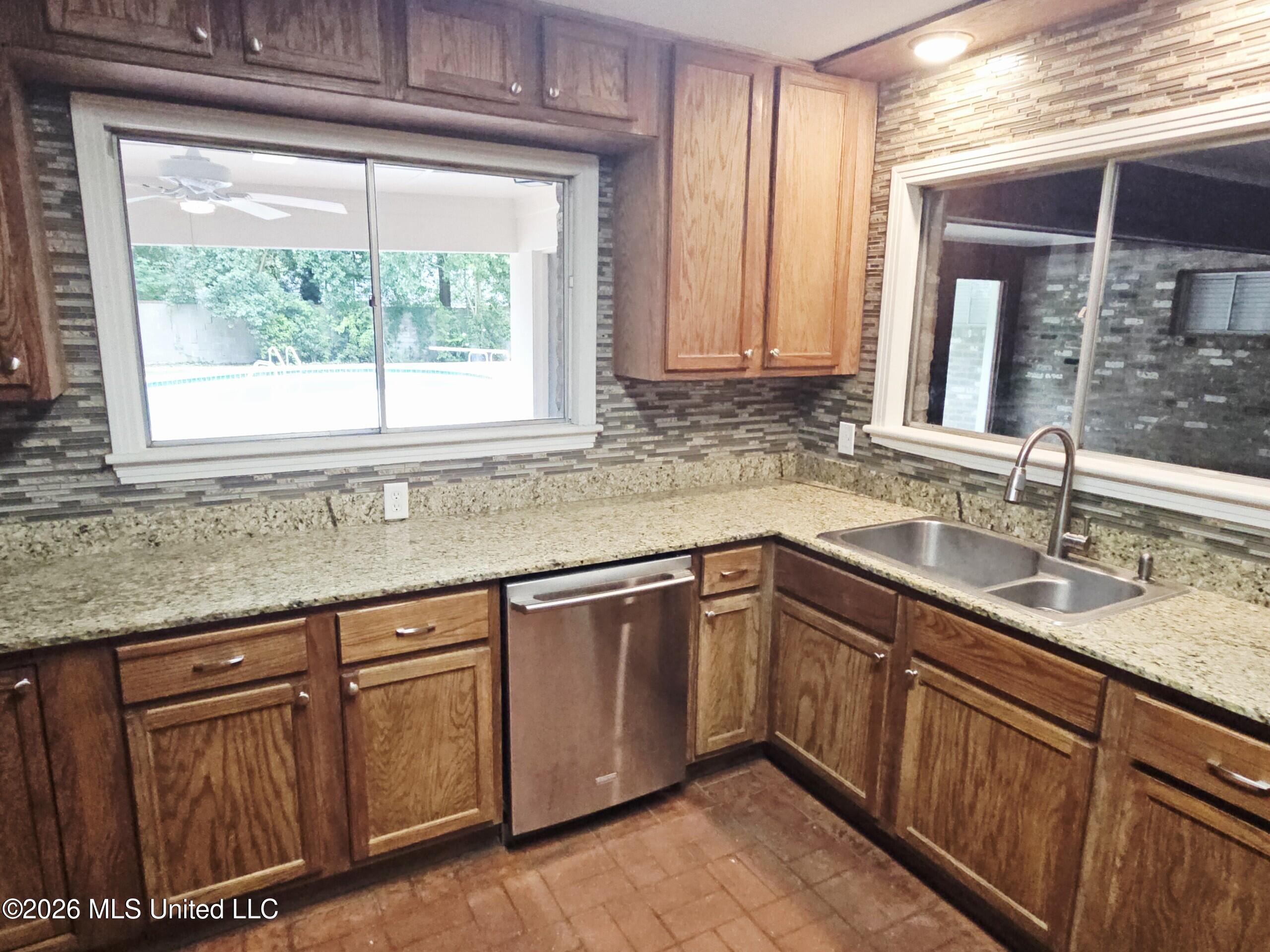 810 Velma Street Property Photo 6