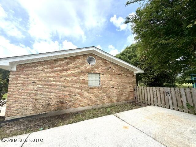 825 Warren Street Property Photo 5
