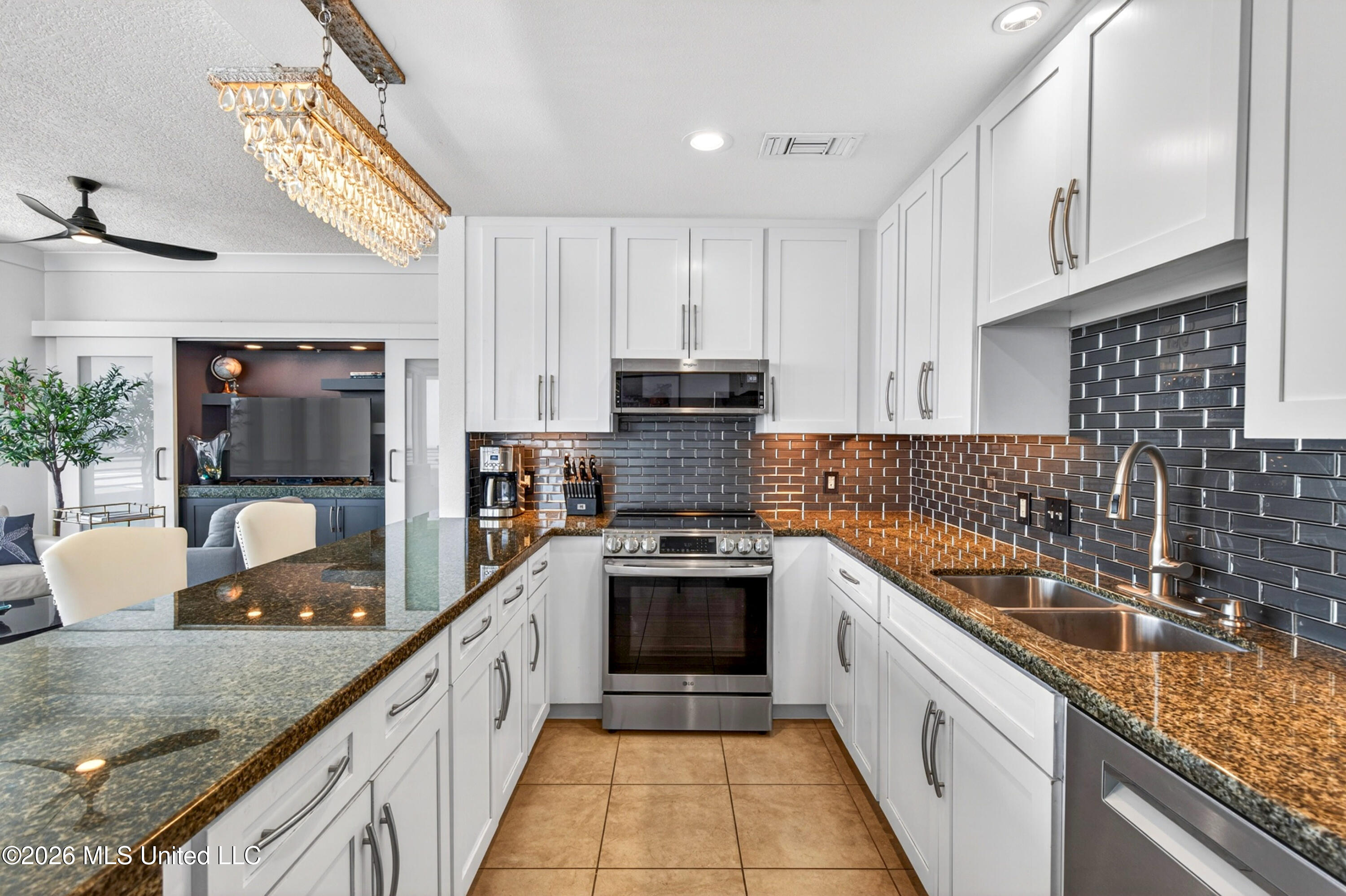 2060 Beach Boulevard Property Photo 16
