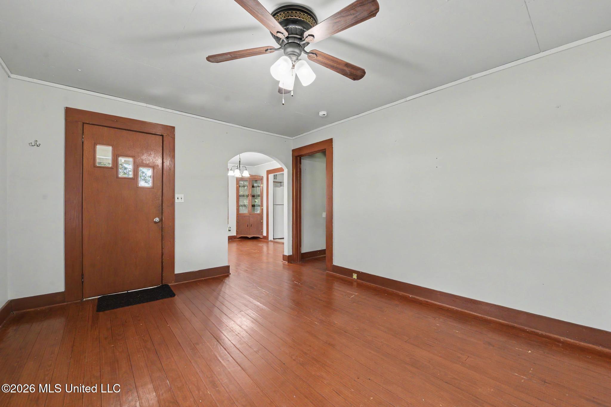 388 Oak Street Property Photo 4