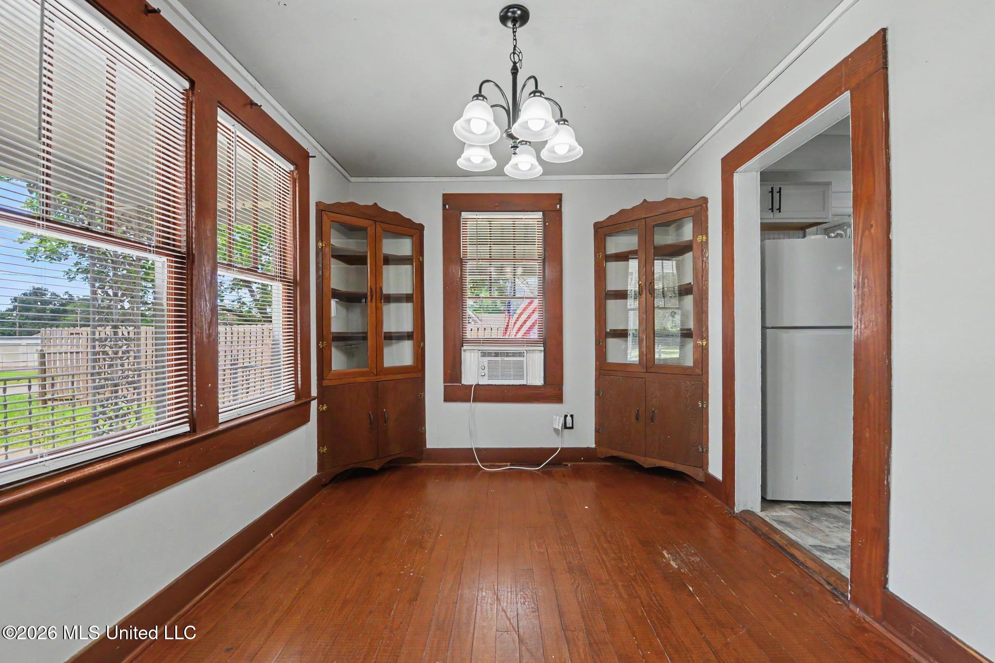 388 Oak Street Property Photo 5