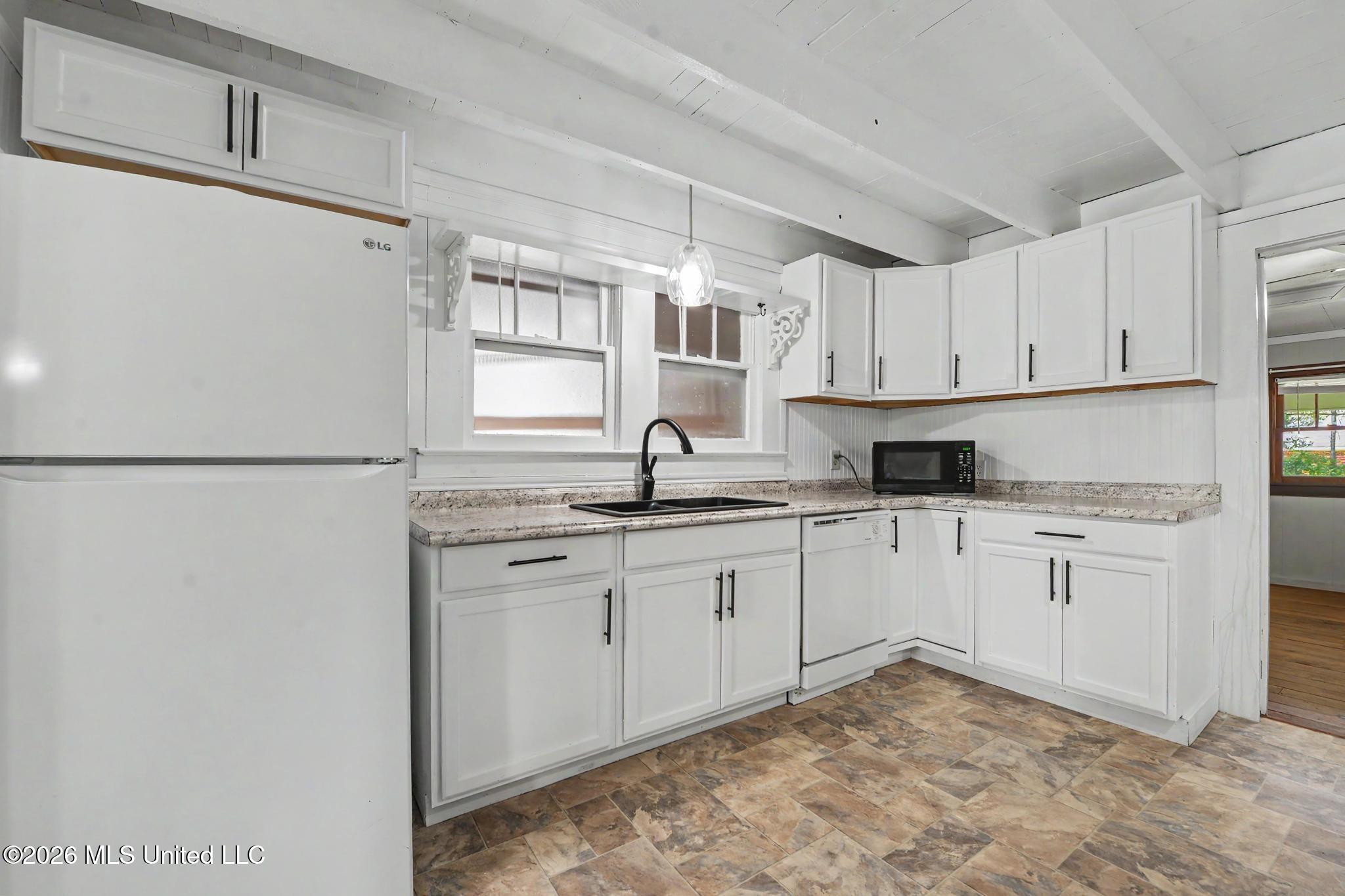 388 Oak Street Property Photo 7
